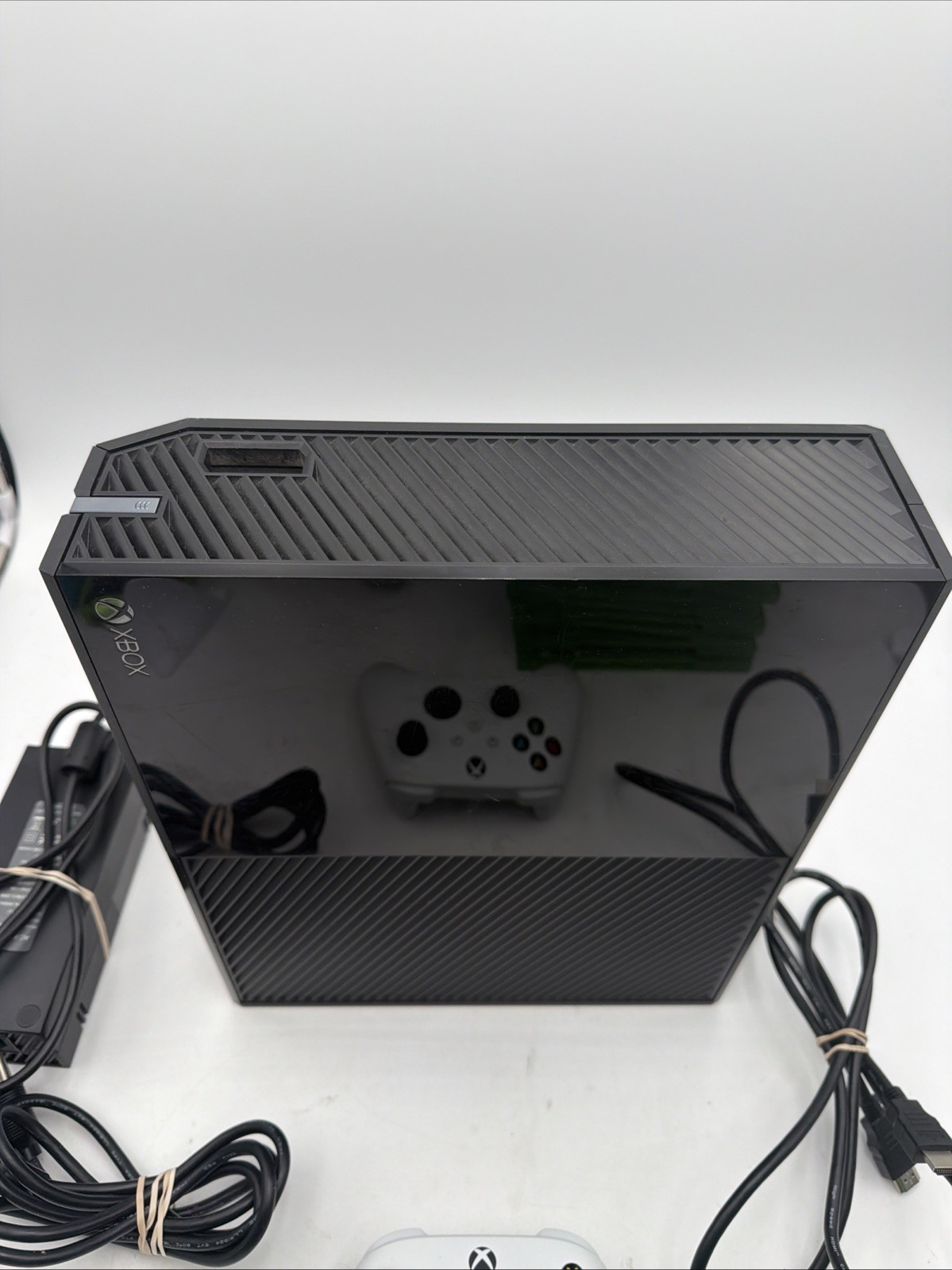 Xbox One Console (500GB) Bundle With 14 Games, Controller, Cords