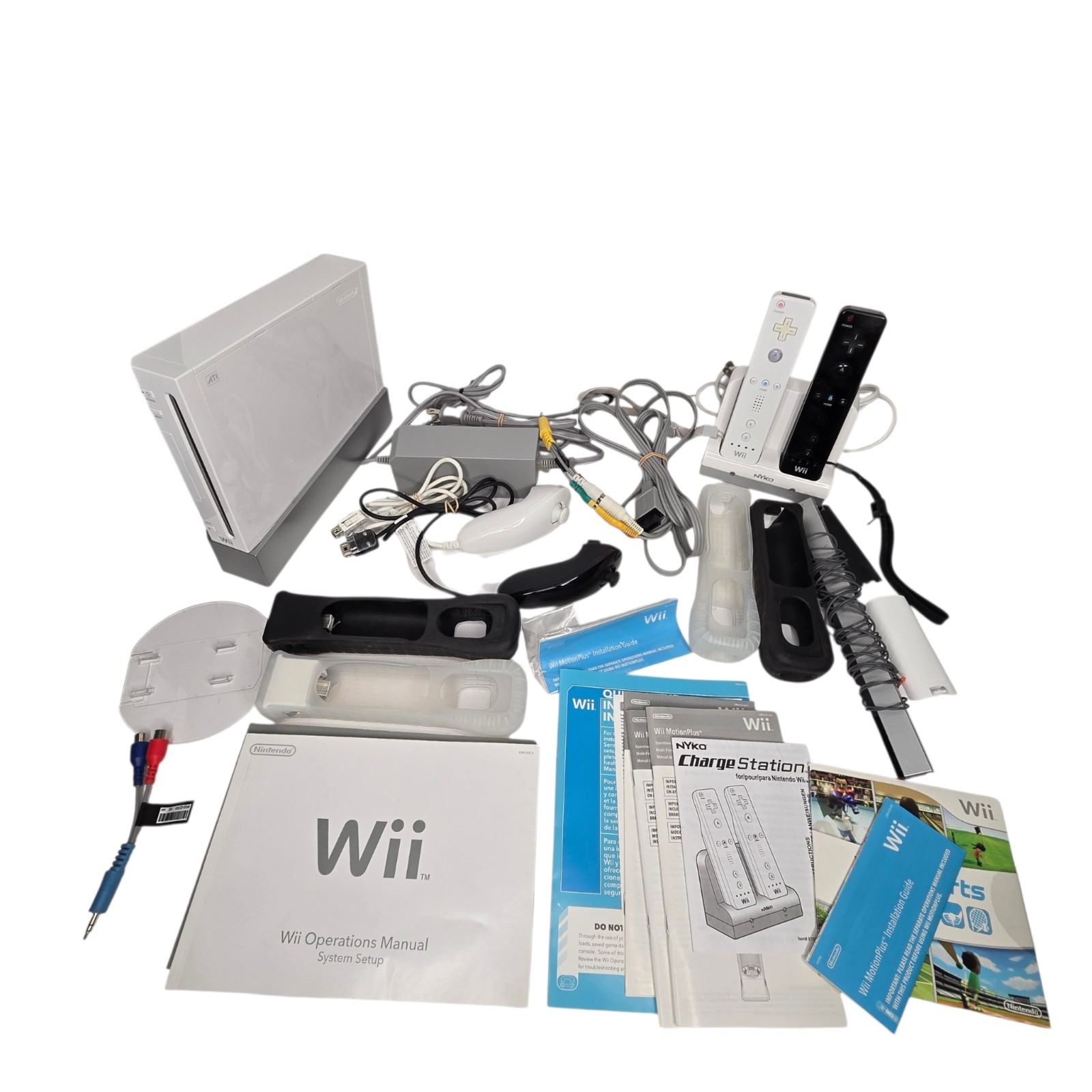 Nintendo Wii RVL-001 Console Bundle Tested Working GameCube Compatible Wii Sport