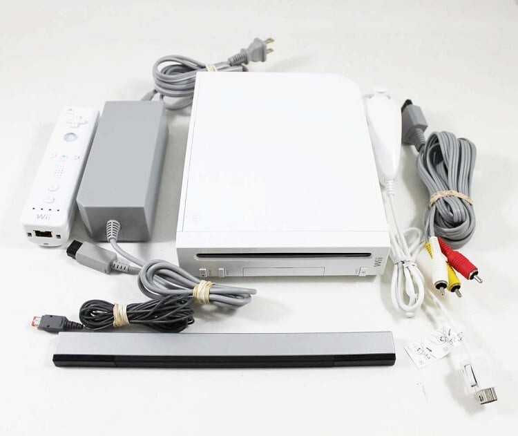 Nintendo Wii COMPLETE WITH CORDS AND WIIMOTE GAMECUBE COMPATIBLE RVL-101 NM