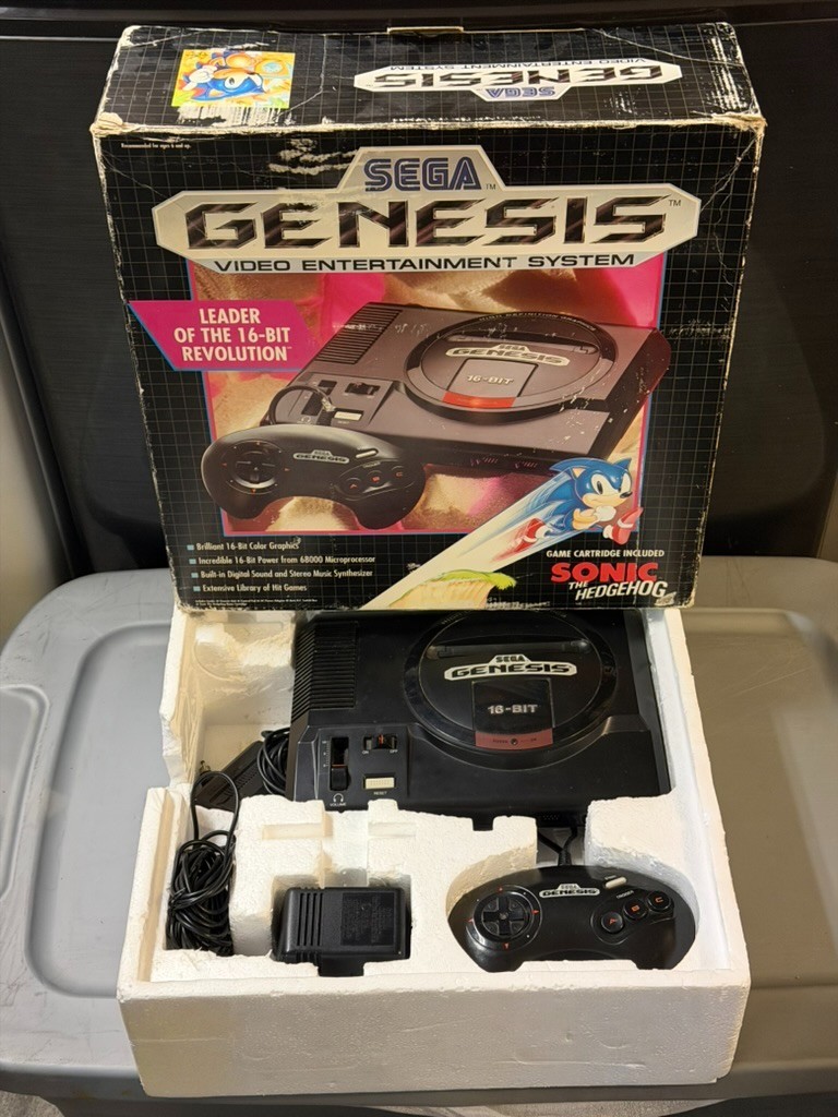 Sega Genesis Console, 2 controllers Box Not For Resale Sonic 1 Working