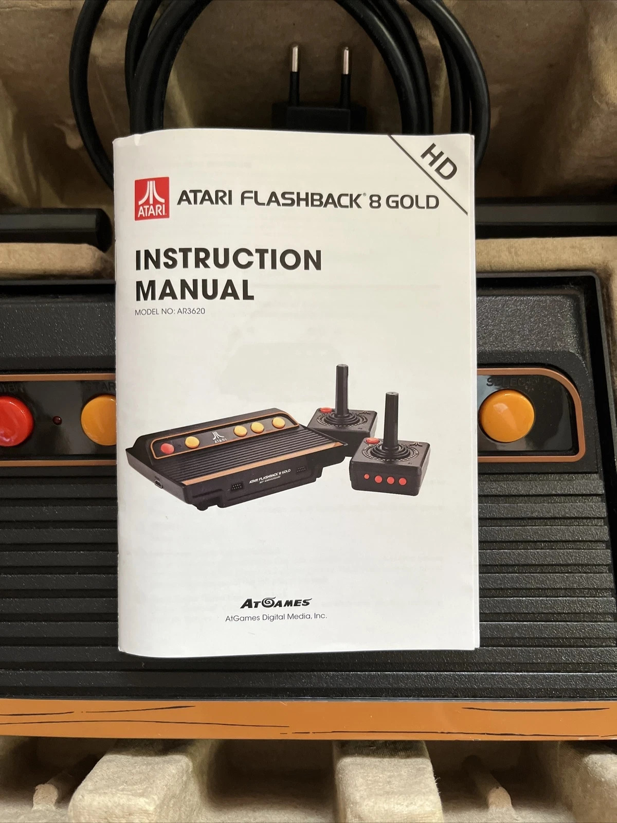 Atari Flashback 8 Gold Deluxe HD Console Wireless Controllers Gold Likely Used