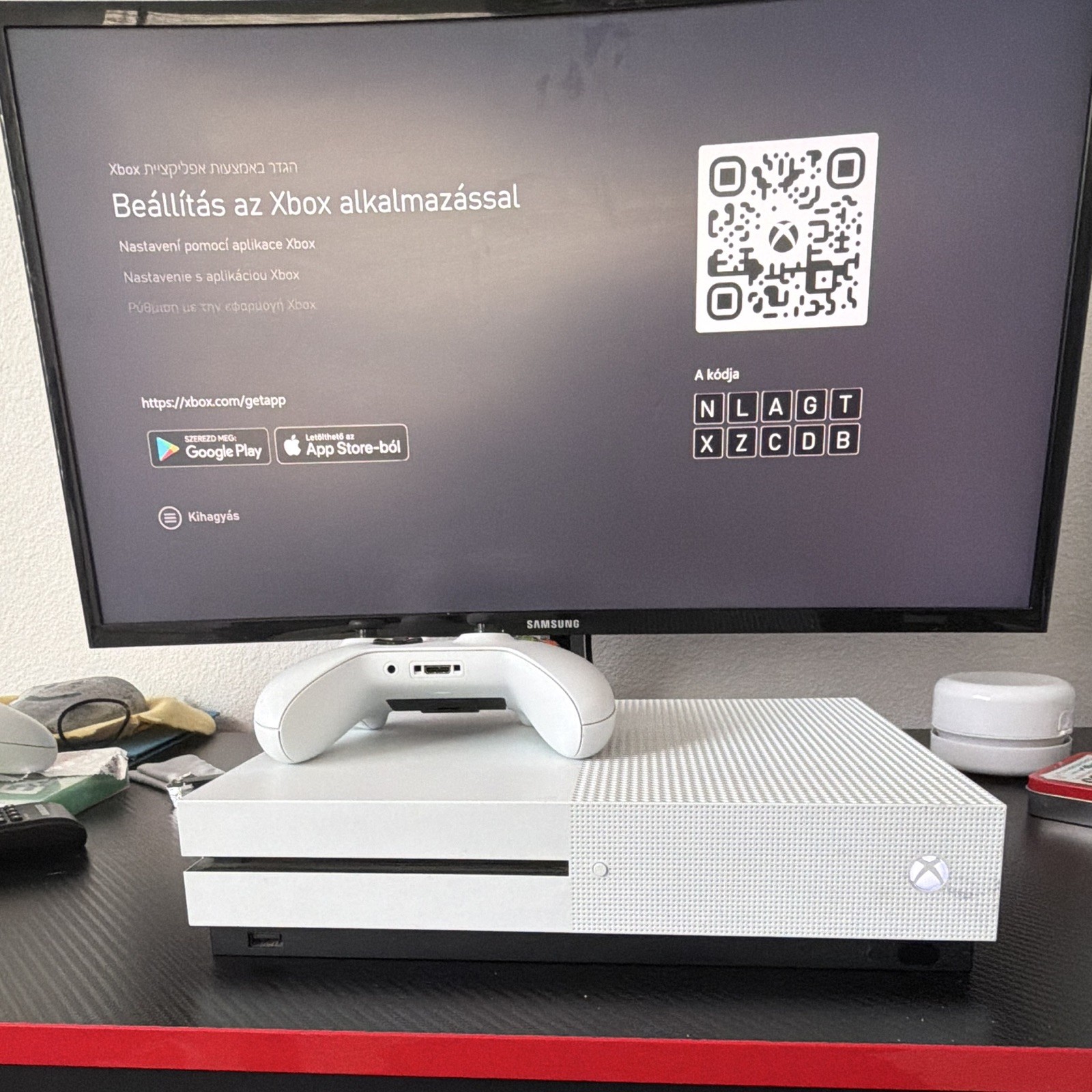 Microsoft Xbox One S 1TB White Console 4K UHD Blu-Ray w/ White Controller HDMI