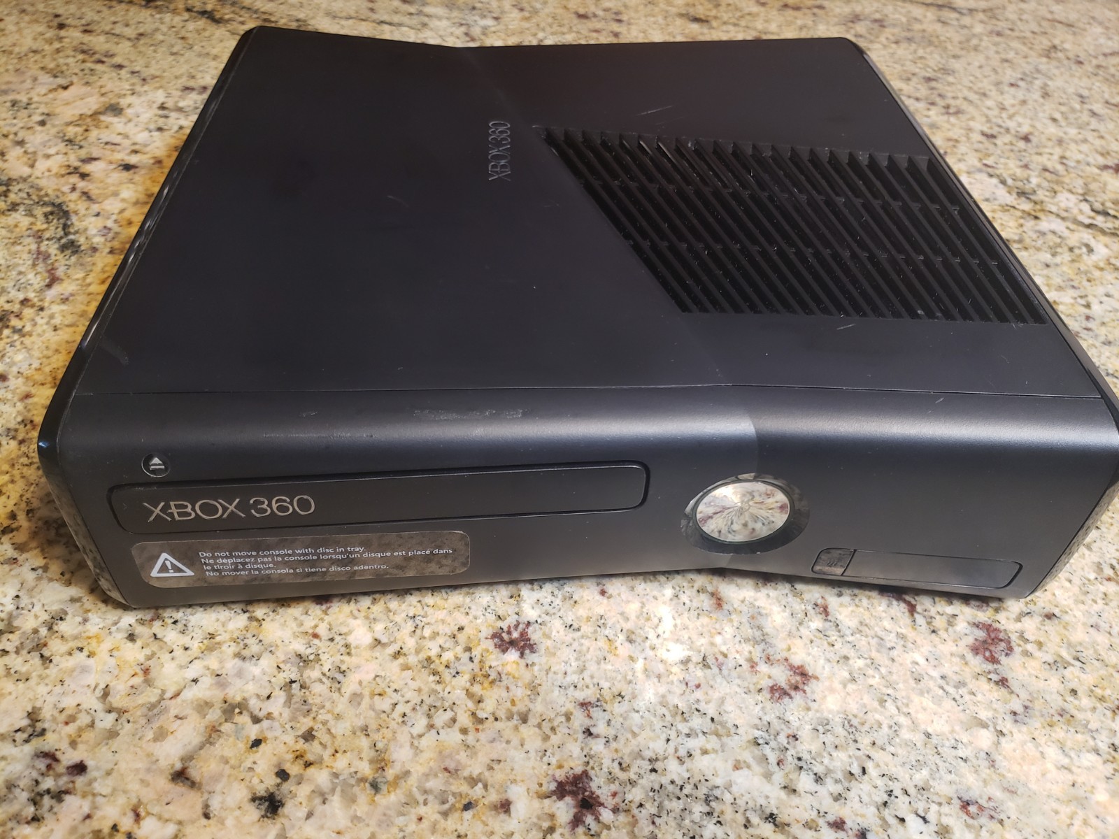 Microsoft Xbox 360 S Console 1439 320GB – Bundle: Controller, Cords, HDMI, Games