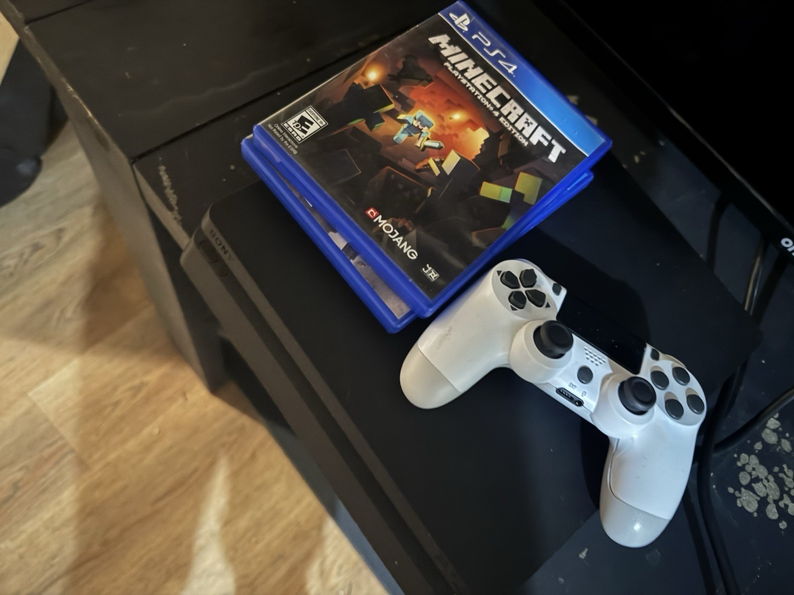 Ps4 slim used in good cond with 3 games 1 controller