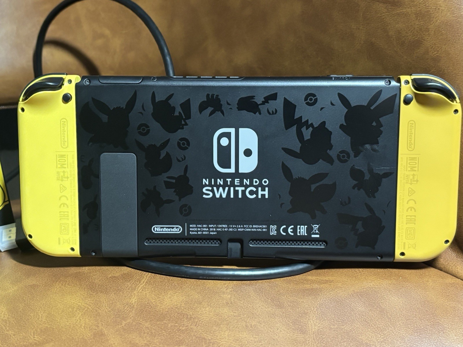 Nintendo Switch Console Let’s Go Pikachu! Edition Console Dock Joycons + cables!