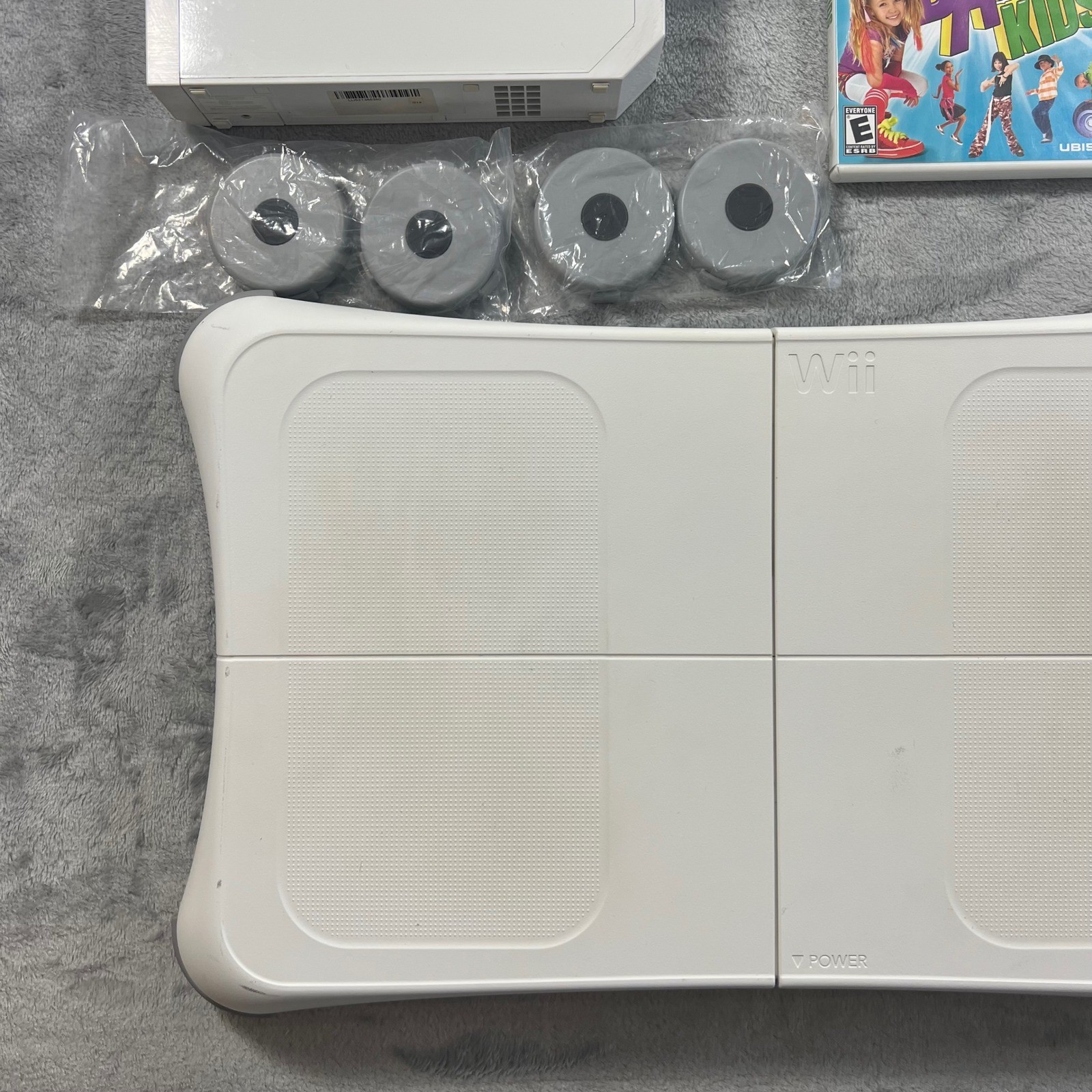 Nintendo Wii Bundle White Console 6 Games 2 Remotes Nunchucks Balance Board