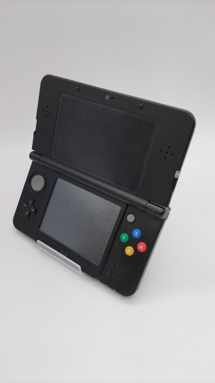 Nintendo New 3DS with Swapable Cover Plates, scratches & yellowing on top screen