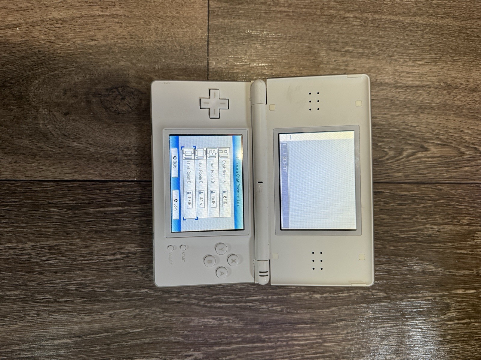 Nintendo DS Lite USG-001 Handheld Video Game System Polar White WORKS