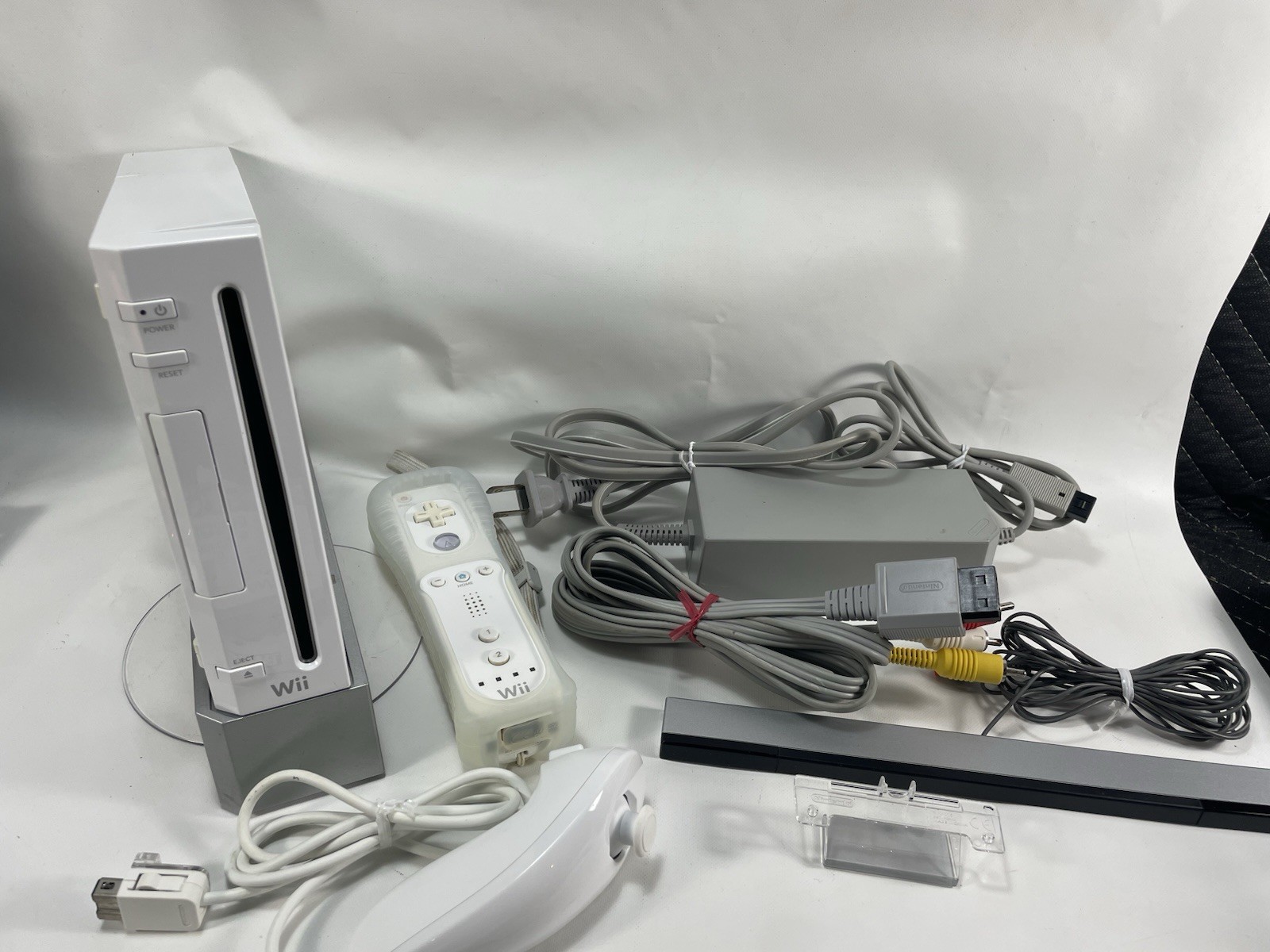 Nintendo Wii Console Bundle RVL-101 Tested Working 1 Remote Cables Stand Sensor