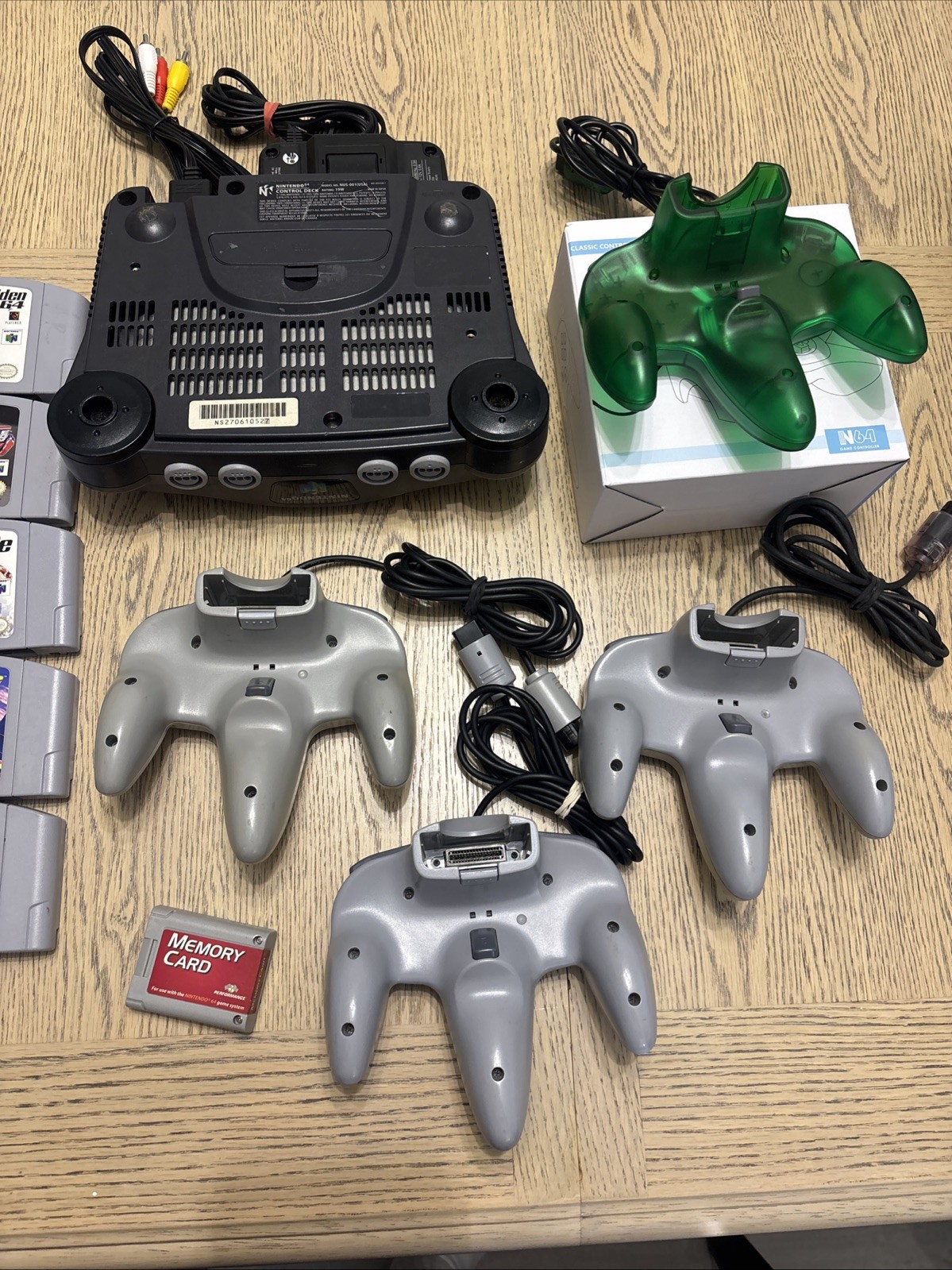 Nintendo 64 Console bundle + Mario KART & More + 4 controllers + Memory Card