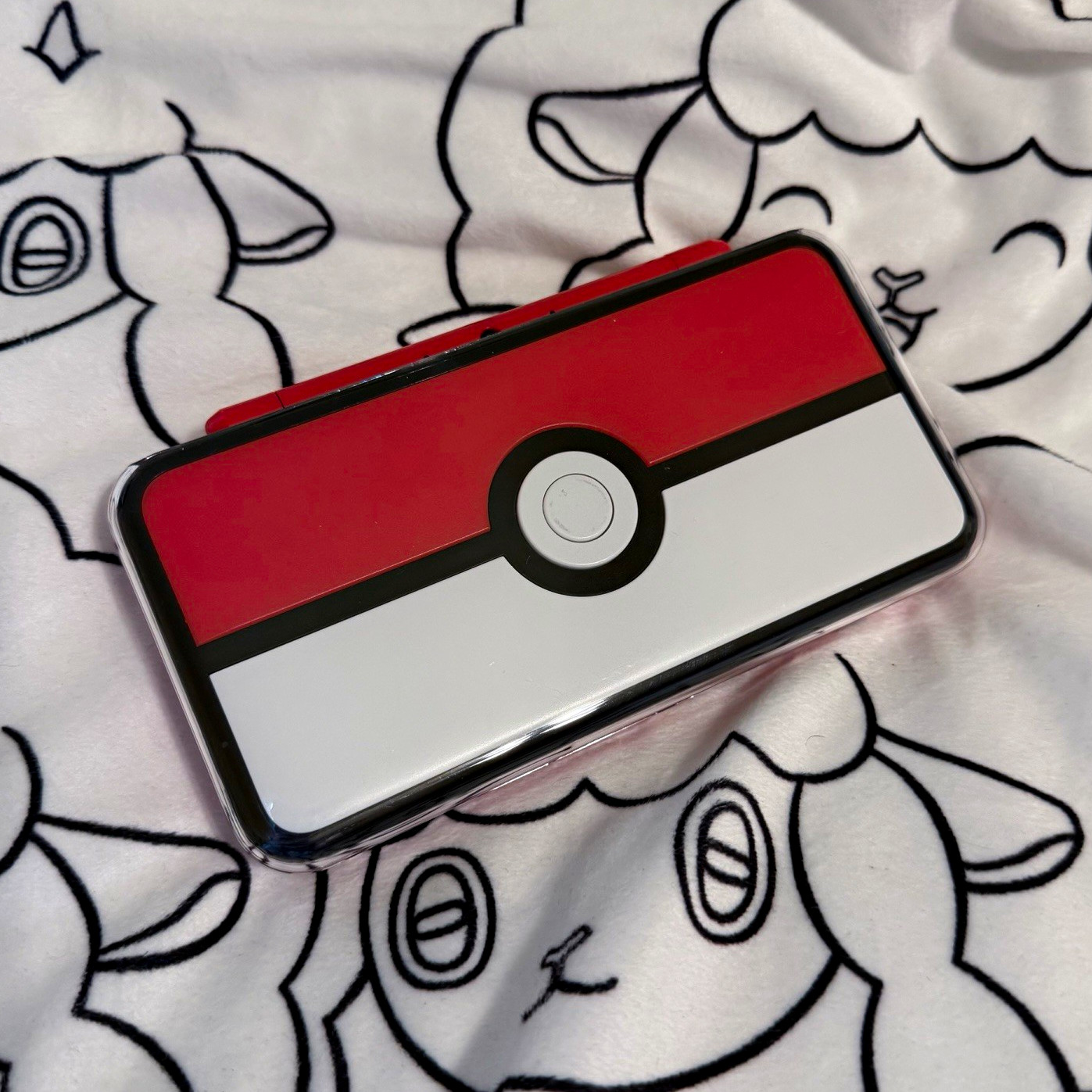 Nintendo New 2DS XL Poké Ball Edition Red/White Touchscreen w/ Case