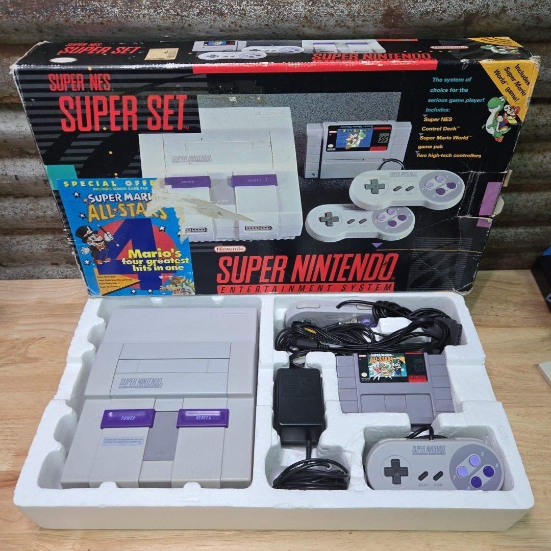 Nintendo Super NES Super Set Console Super Mario World/Mario All Stars in Box