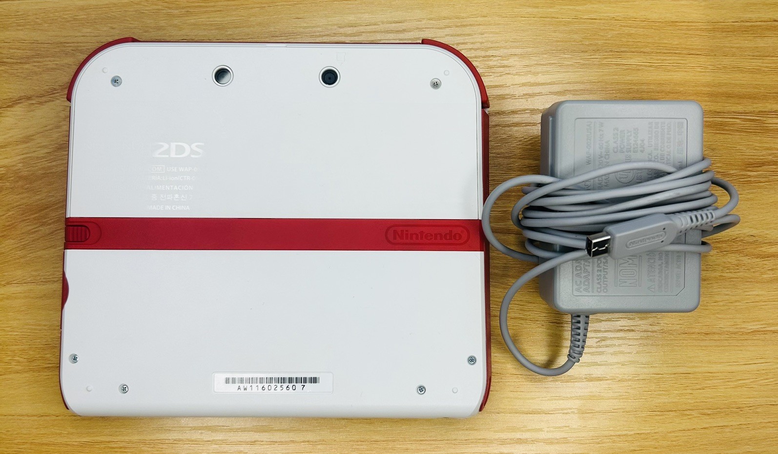 Nintendo 2DS Launch Edition 4GB White & Red Handheld System FTR-001 USED WORKS