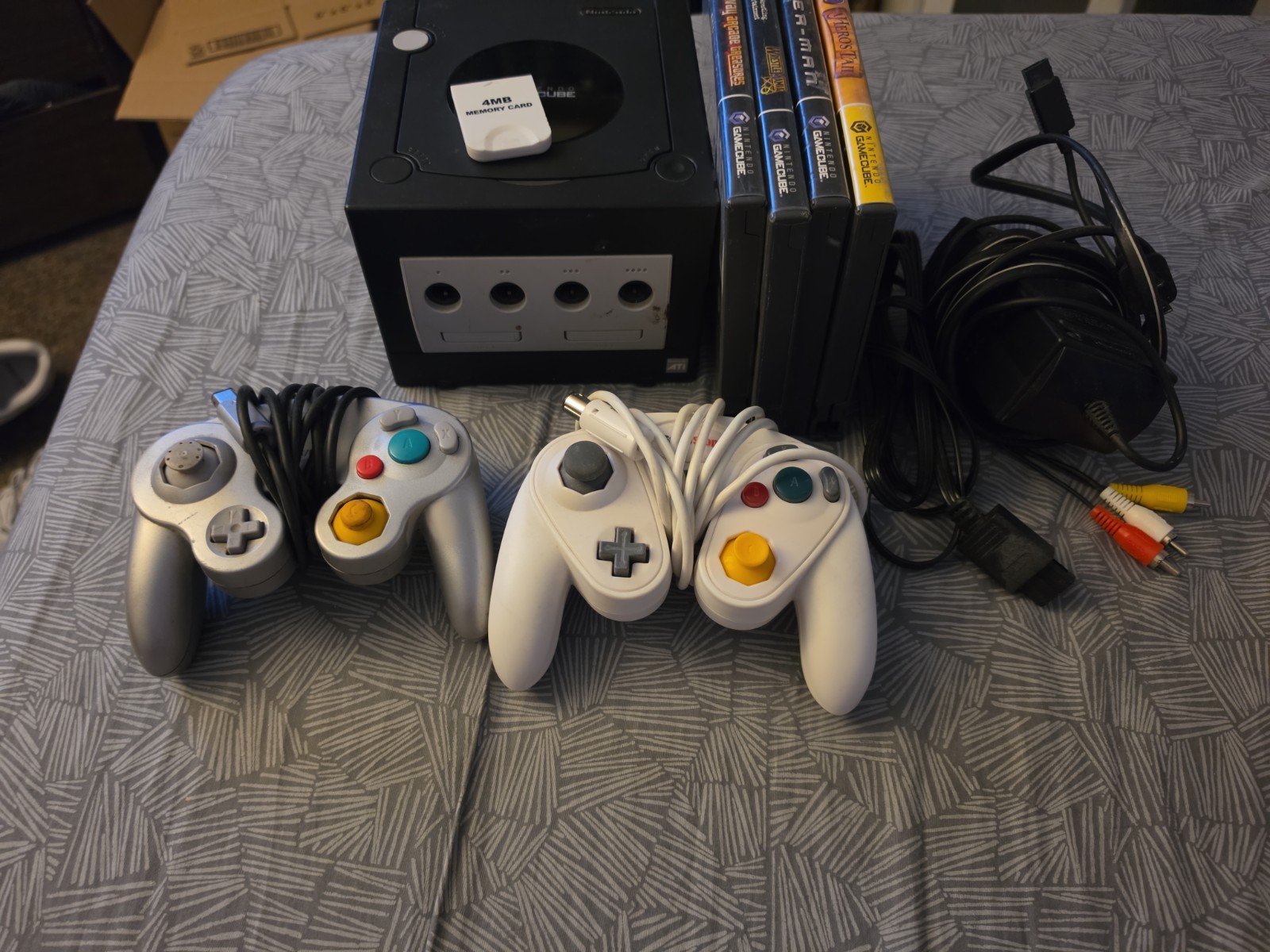 Nintendo GameCube Black DOL-001 Console Bundle – 2 Controllers & 6 Games Tested