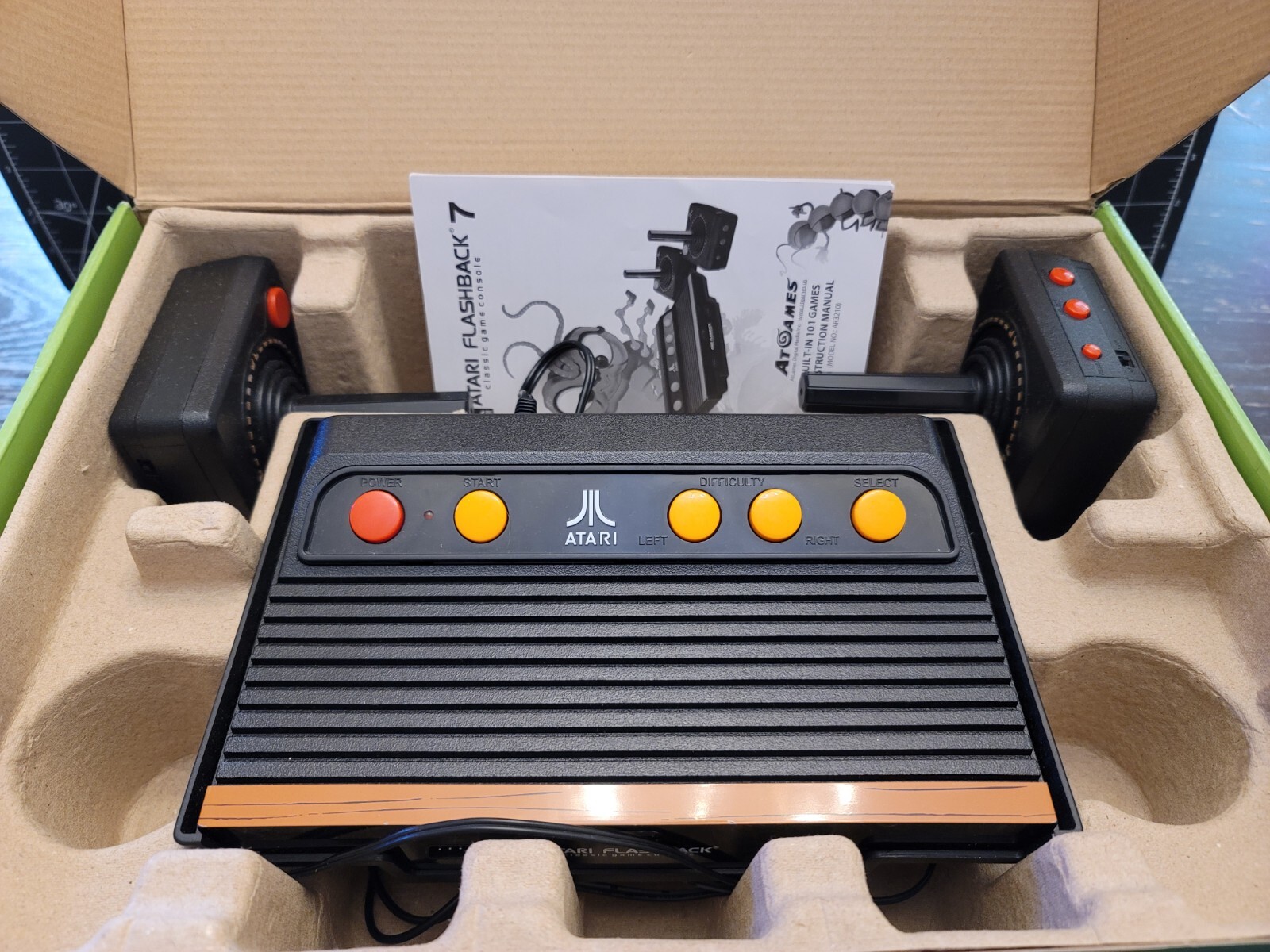 Atari Flashback 7 Classic Game Console 101 Built-in Games w/ Original Joystick