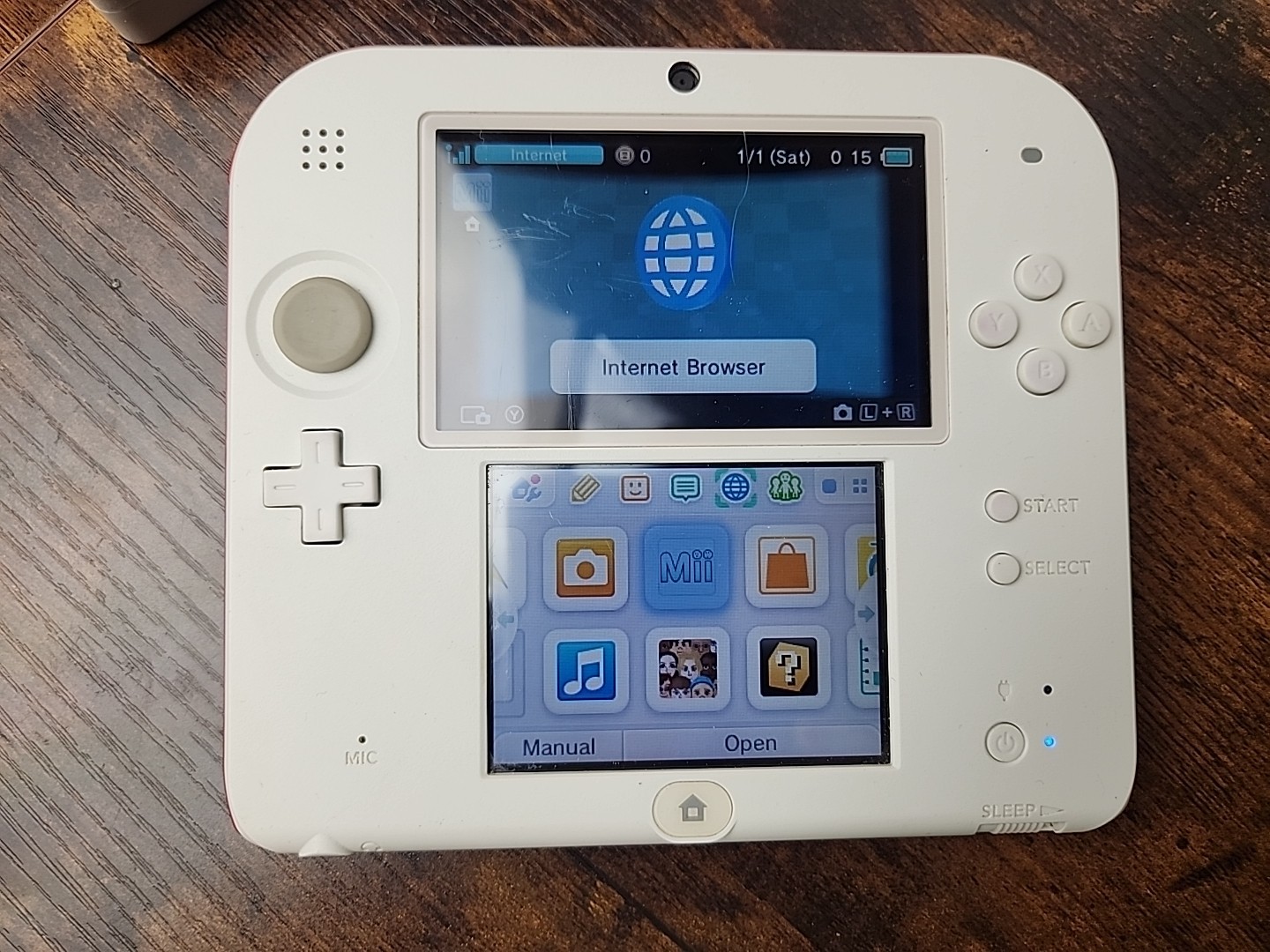 Nintendo 2DS Handheld Game Console FTR-001 White/Red With Memory Card & Charger