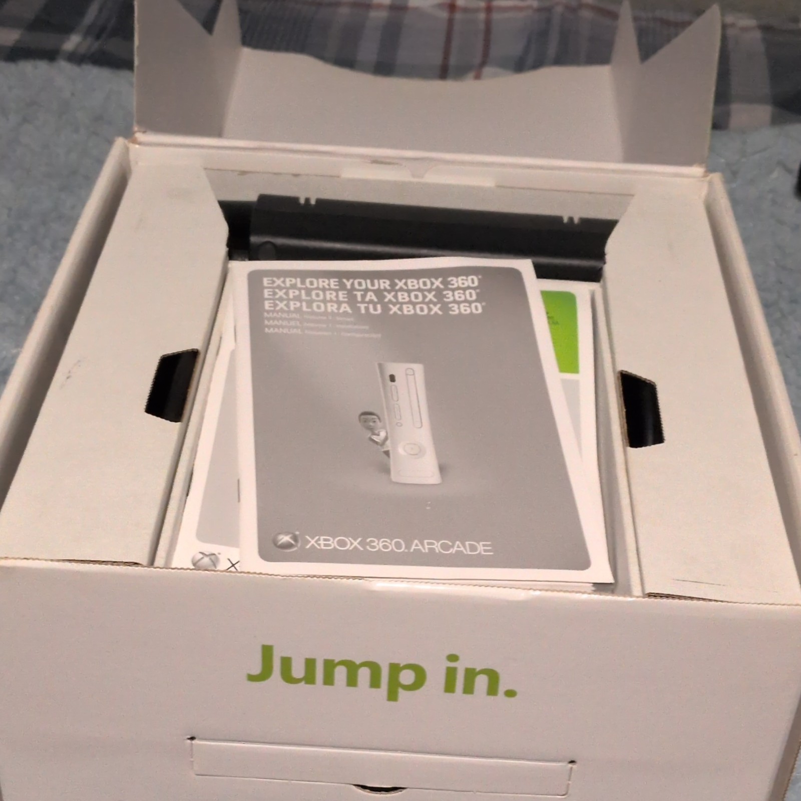 Microsoft Xbox 360 S 250GB Bundle (CiB)