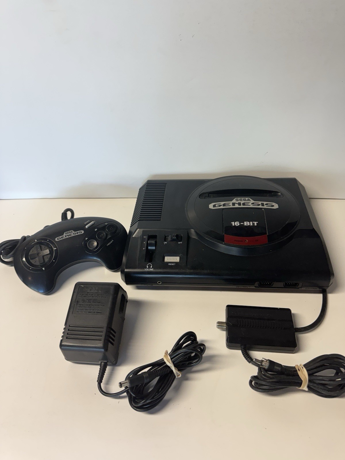 Sega Genesis Model 1601 Video Game Console With Cables 1 Controller Tested Works