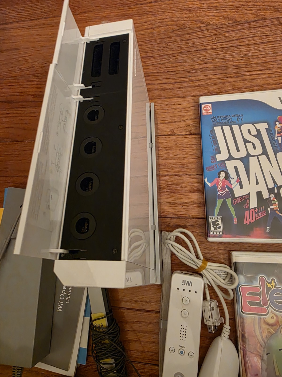 Wii Console Bundle, Controller, Nunchuck, 4 Games, Attachments – Tested