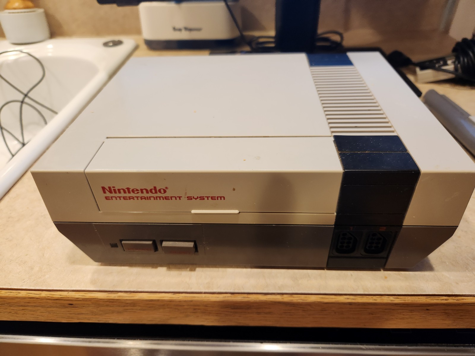 Nintendo CLVSNESA NES Classic Edition Console – White/Gray deluxe set console