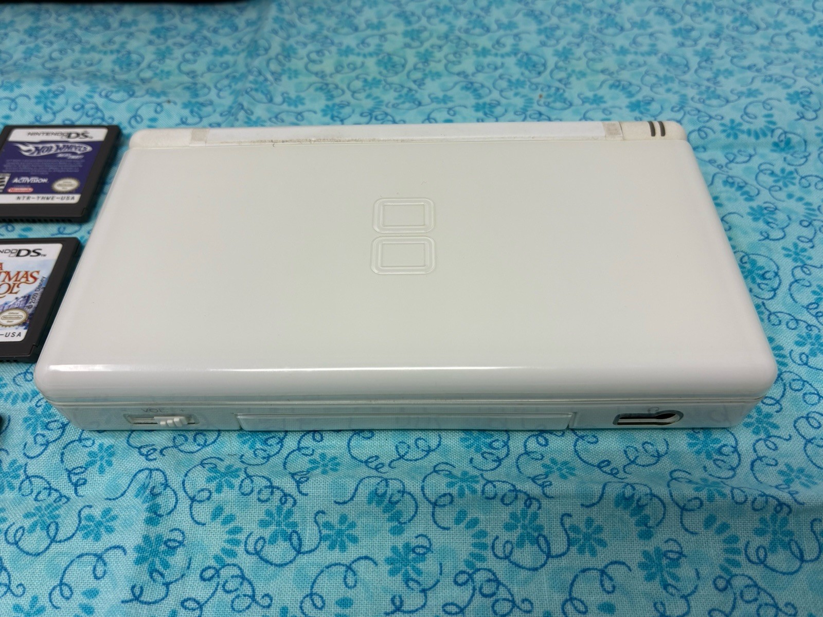 White Nintendo DS Lite Console w/ Charger & Stylus & 16 Games & Case – Working