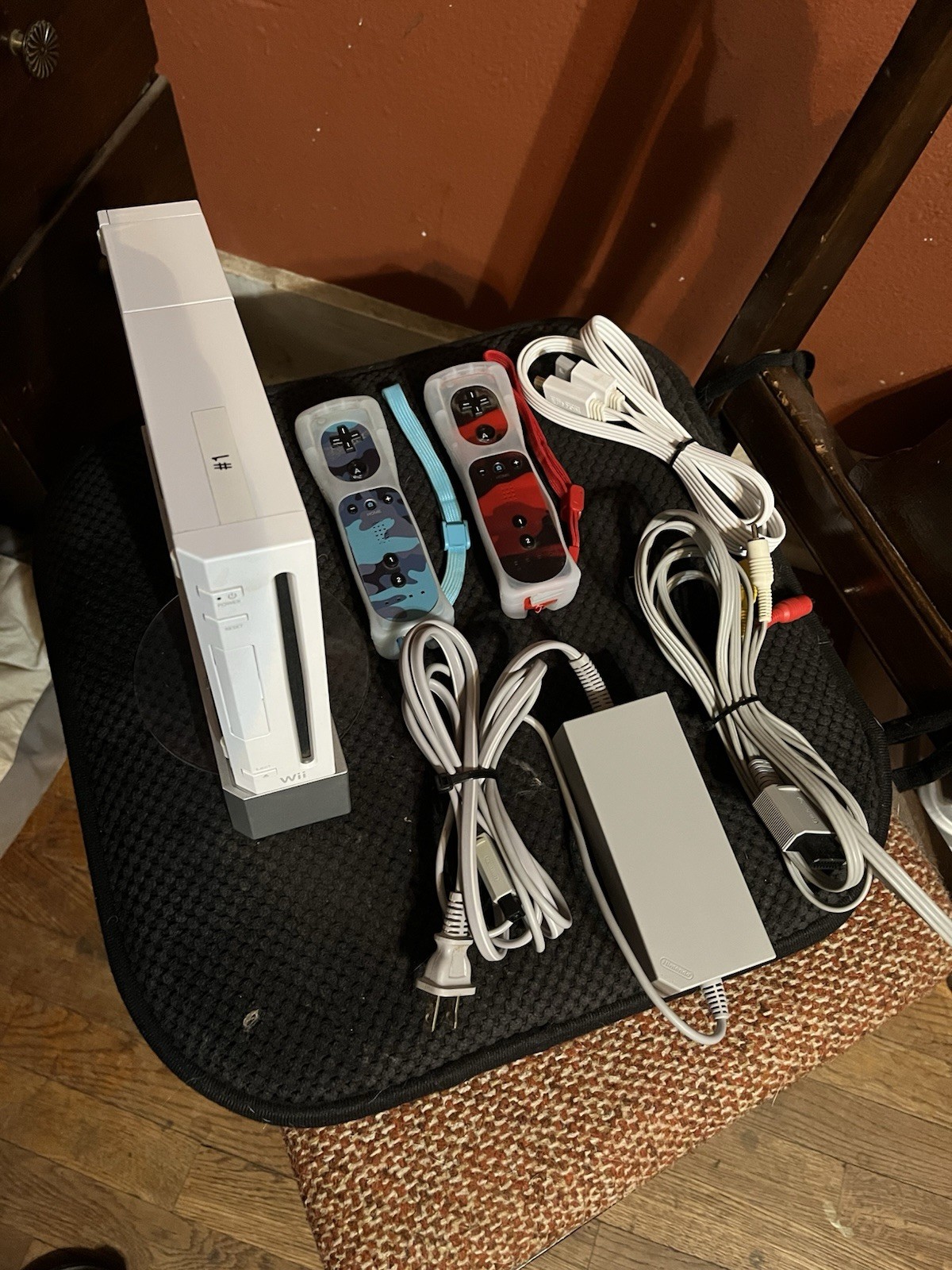 Nintendo Wii RVL-001 Console With hdmi adapter Controllers, Cables, Sensor Bar