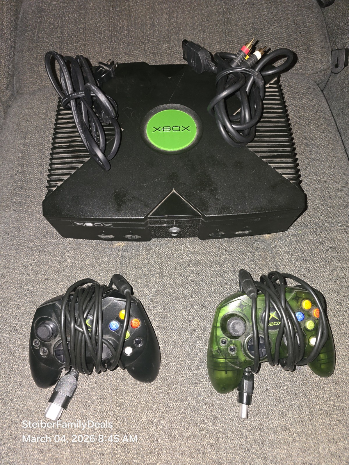 Original Microsoft Xbox Console & 2 Controllers Only Parts/Repair Not Working!