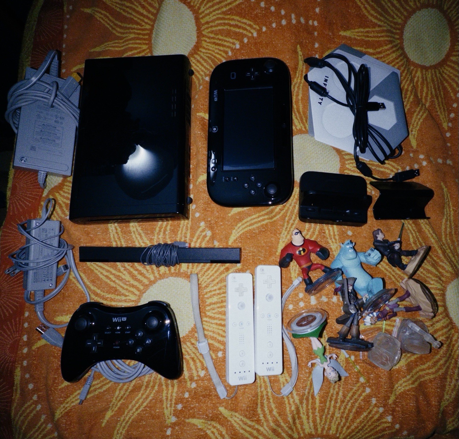 Wii U Console Bundle (Read Description and Look Through All Photos)
