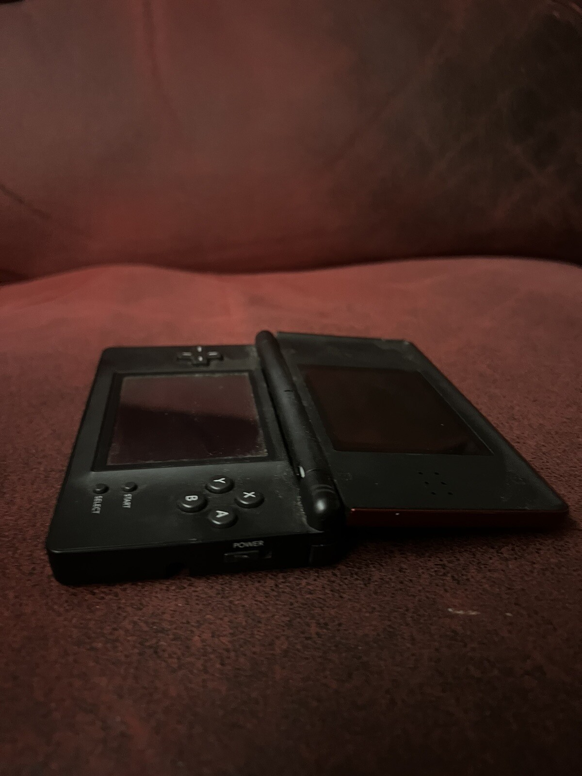 Nintendo DS Lite Crimson Loose Hinge System – Red/Black – Charger Included