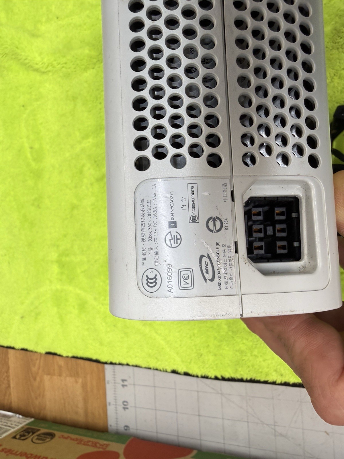 Xbox 360 Console Hard drive White Unknown if still works See DESCRIPTION! Pics🔥