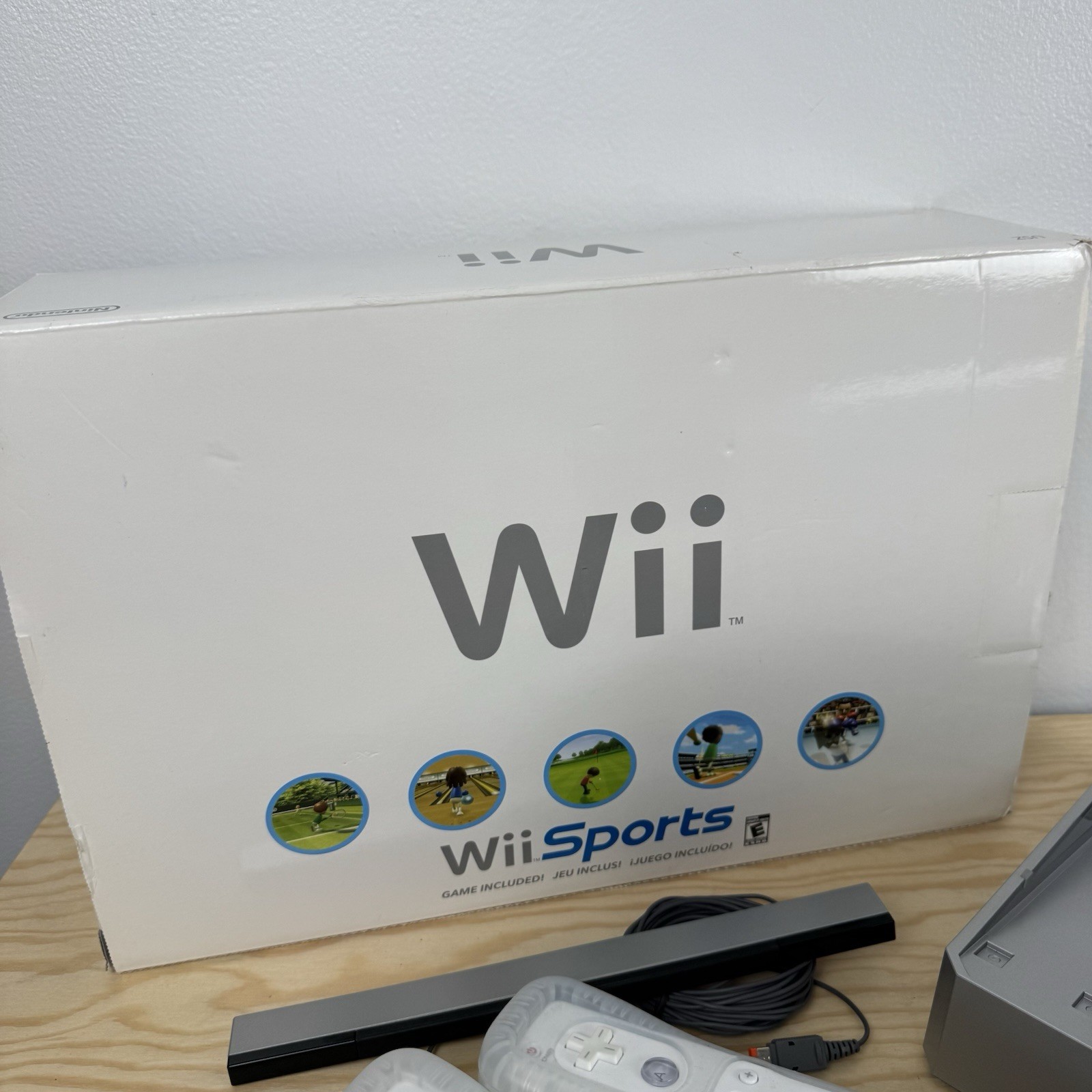 Nintendo Wii Console Bundle White Tested RVL-001 GameCube Compatible In Box