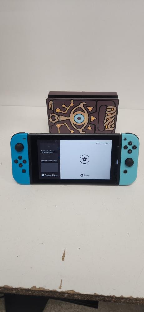 Nintendo Switch Console Handheld With Accessories (P04023763)