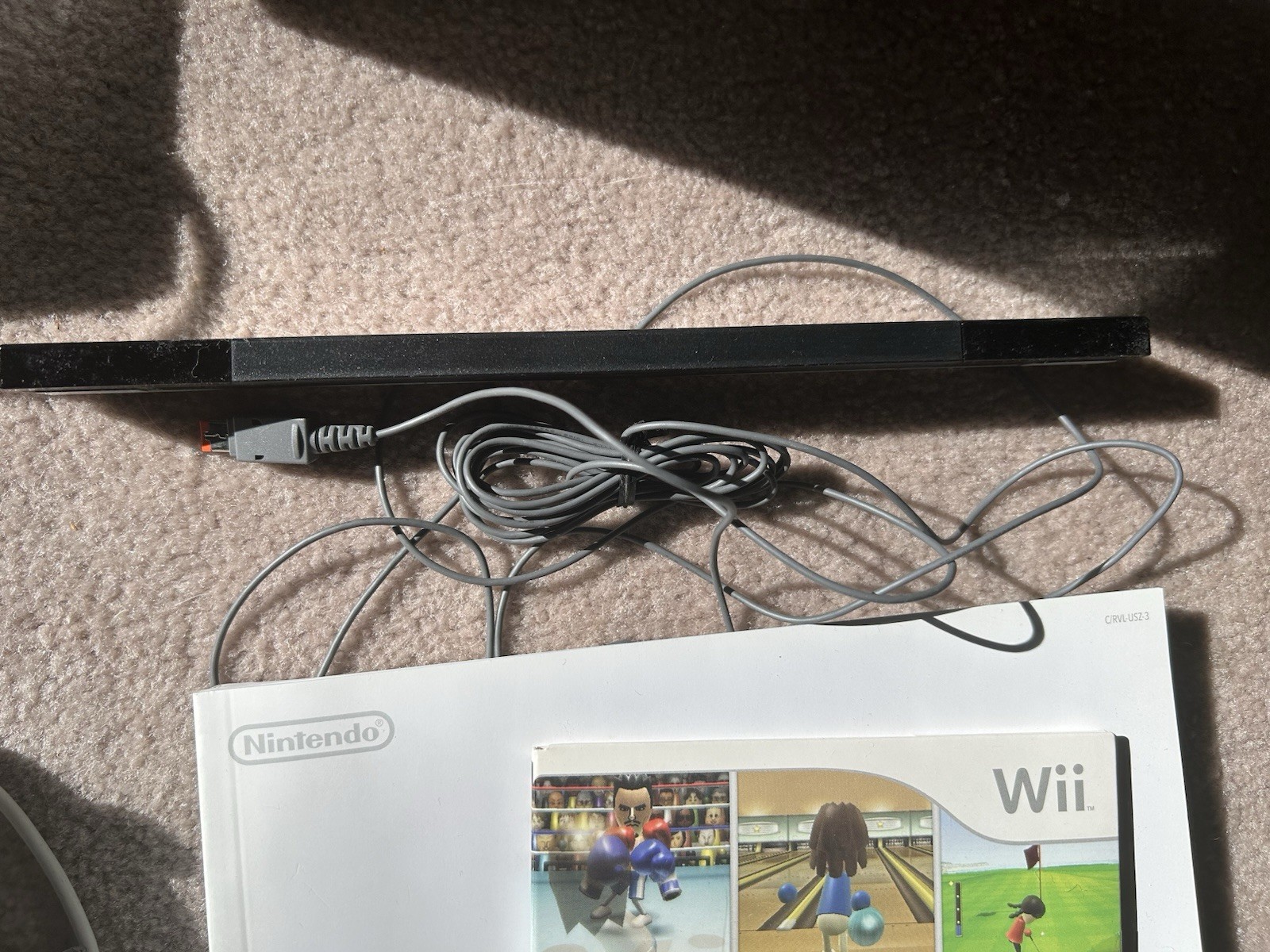 Nintendo Wii Console Bundle White CIB Wii Sports OEM Cables Sensor Bar