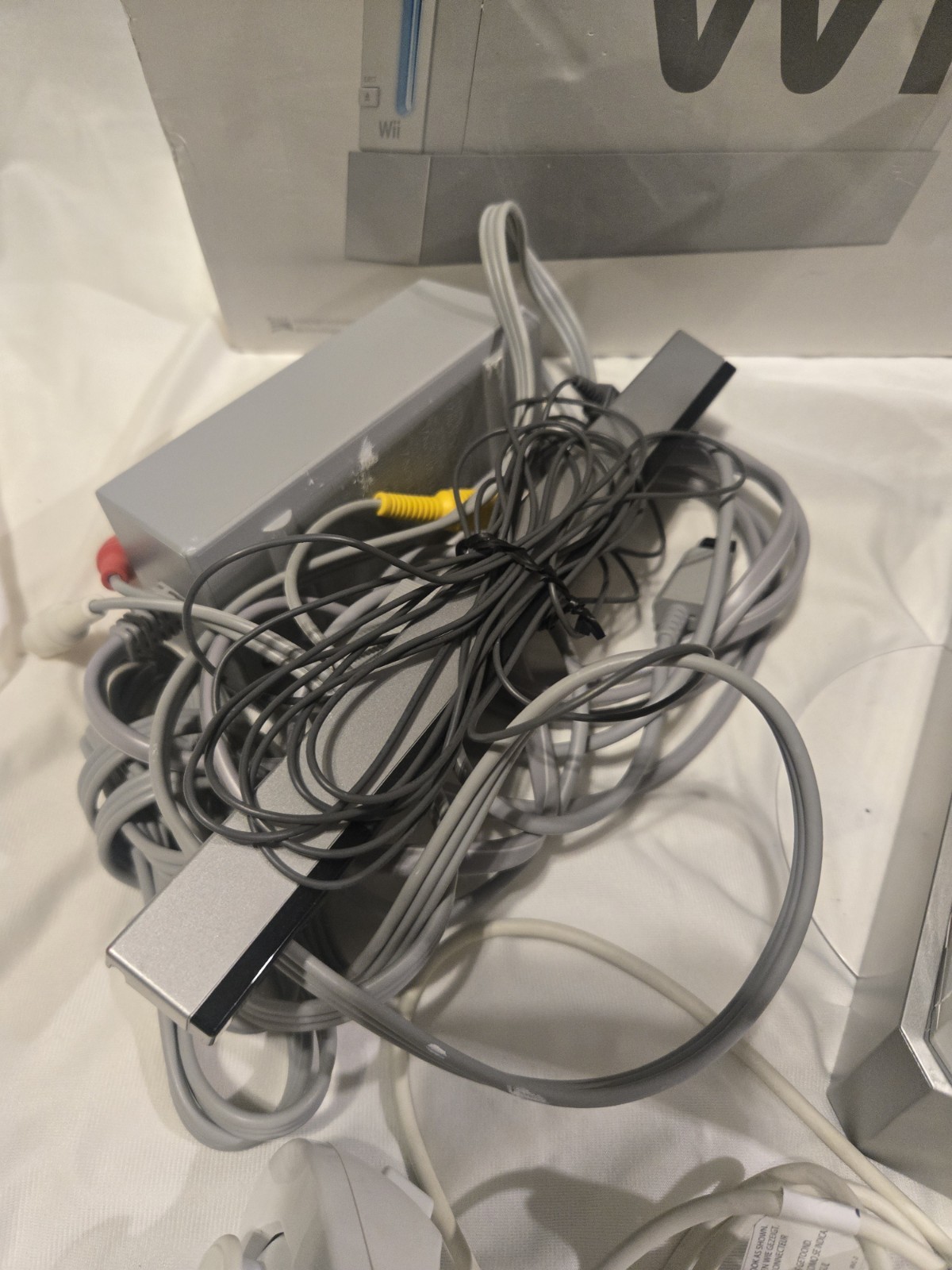 Nintendo Wii White Bundle Controllers Nunchucks Cords Sensor Bar USED READ WORKS