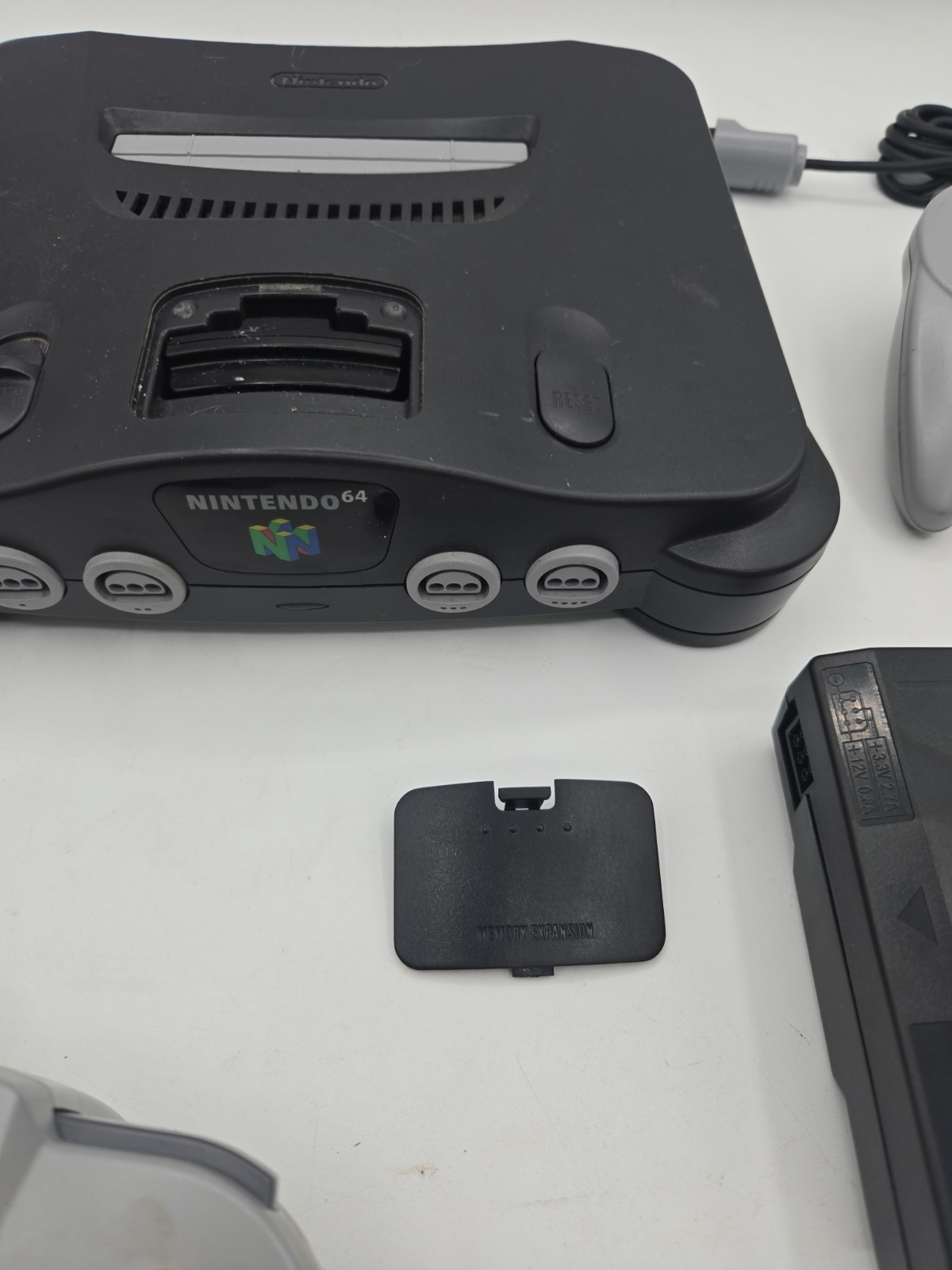Nintendo 64 N64 System Console Bundle Controllers Cords & Jumper Pack Games Wow