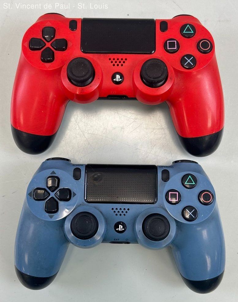 Lot of 2 Sony Playstation 4 DualShock Wireless Controllers CUH-ZCT1U Untested