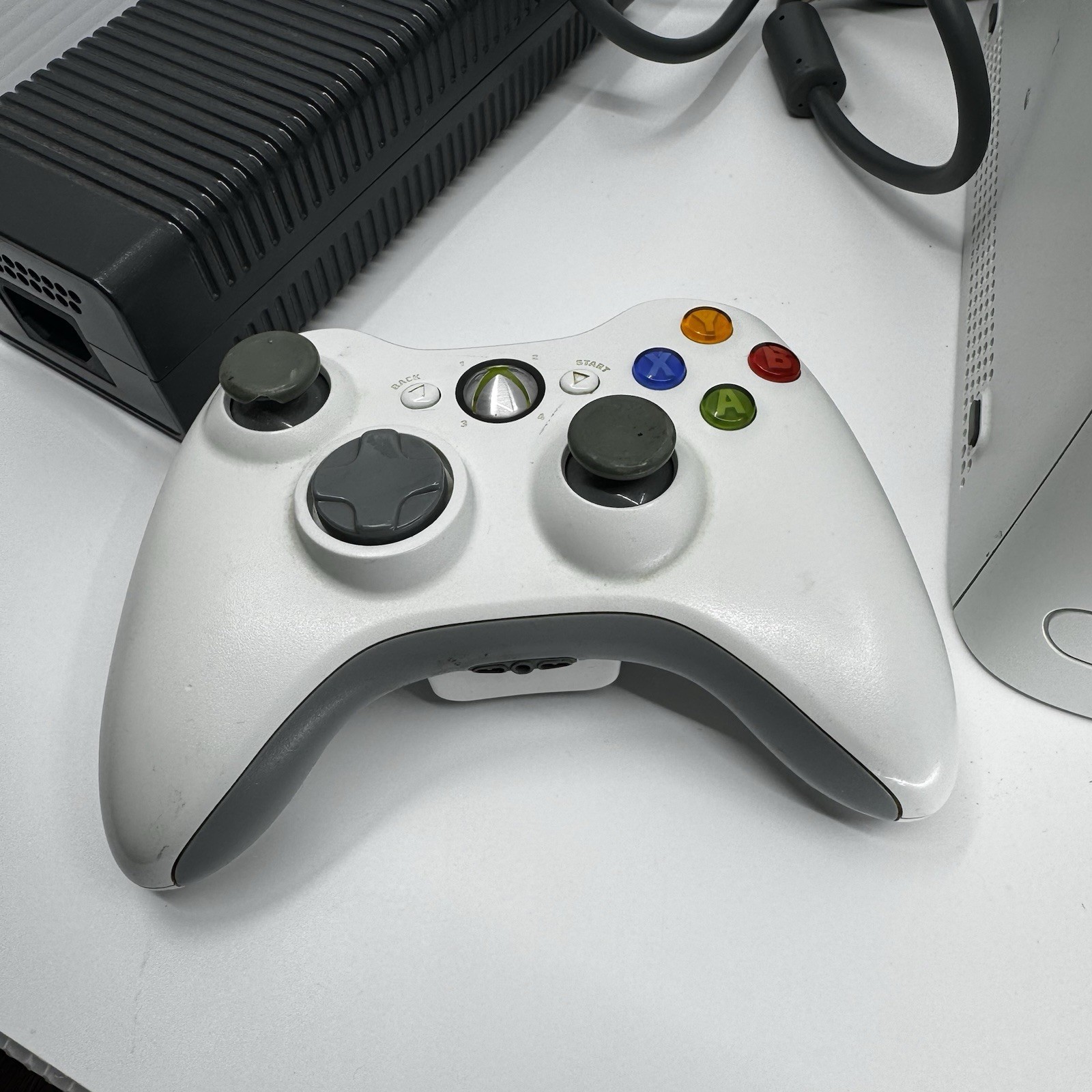 Xbox 360 S Slim Model 1439 White Console W/Controller No Hard drive Tested Works