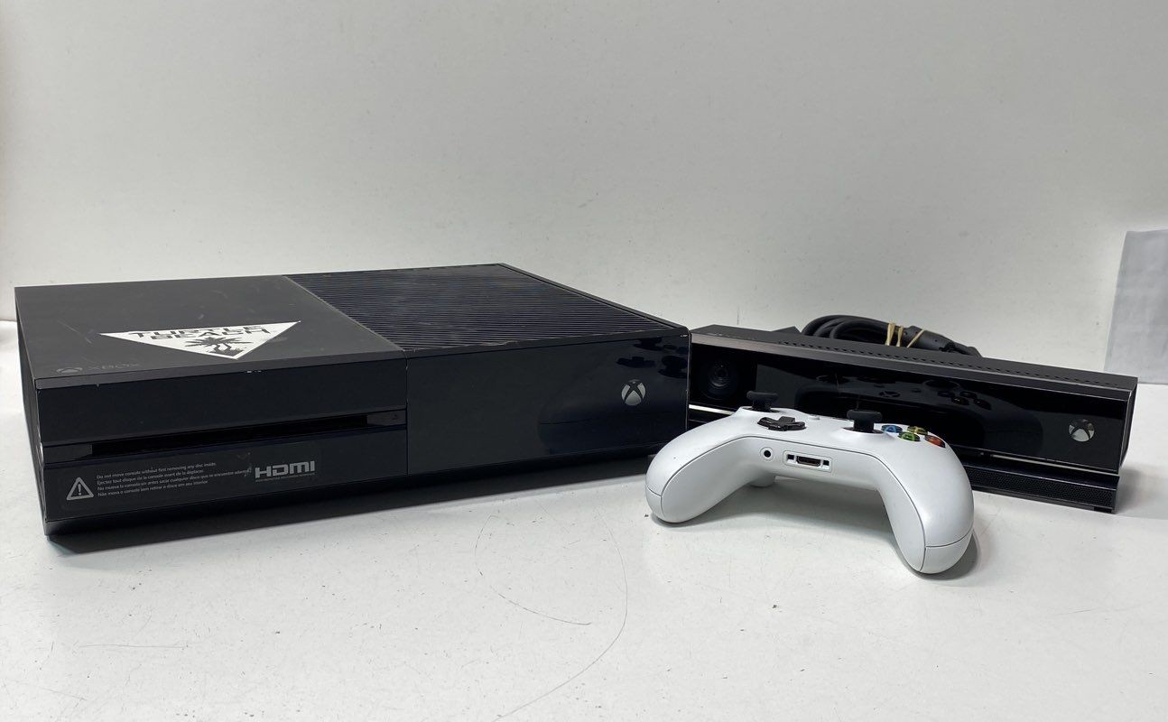 Microsoft Xbox One Console 1540 Kinect White Controller Bundle For Parts