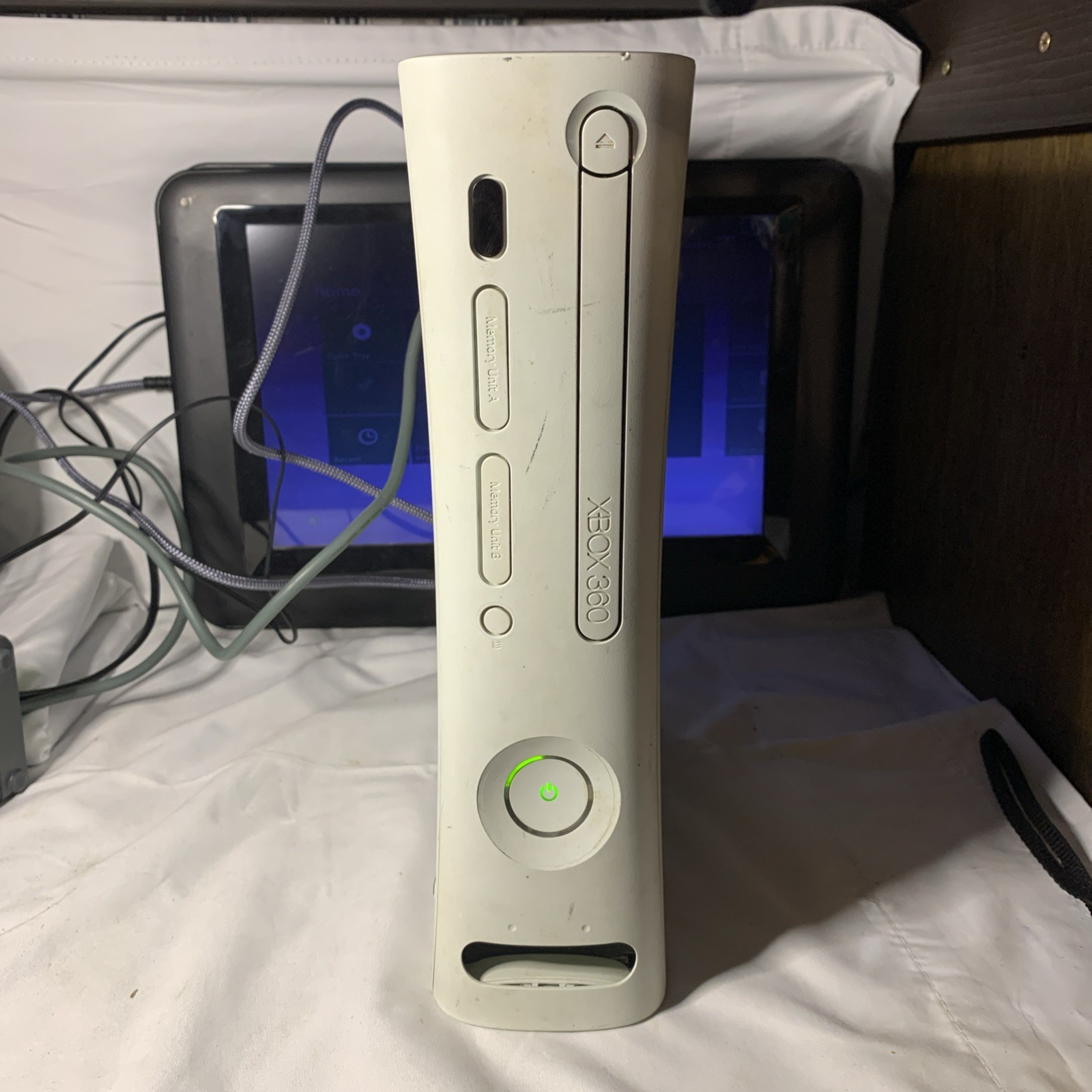 Microsoft Xbox 360 Arcade White Console + Power Chord Only Read Description