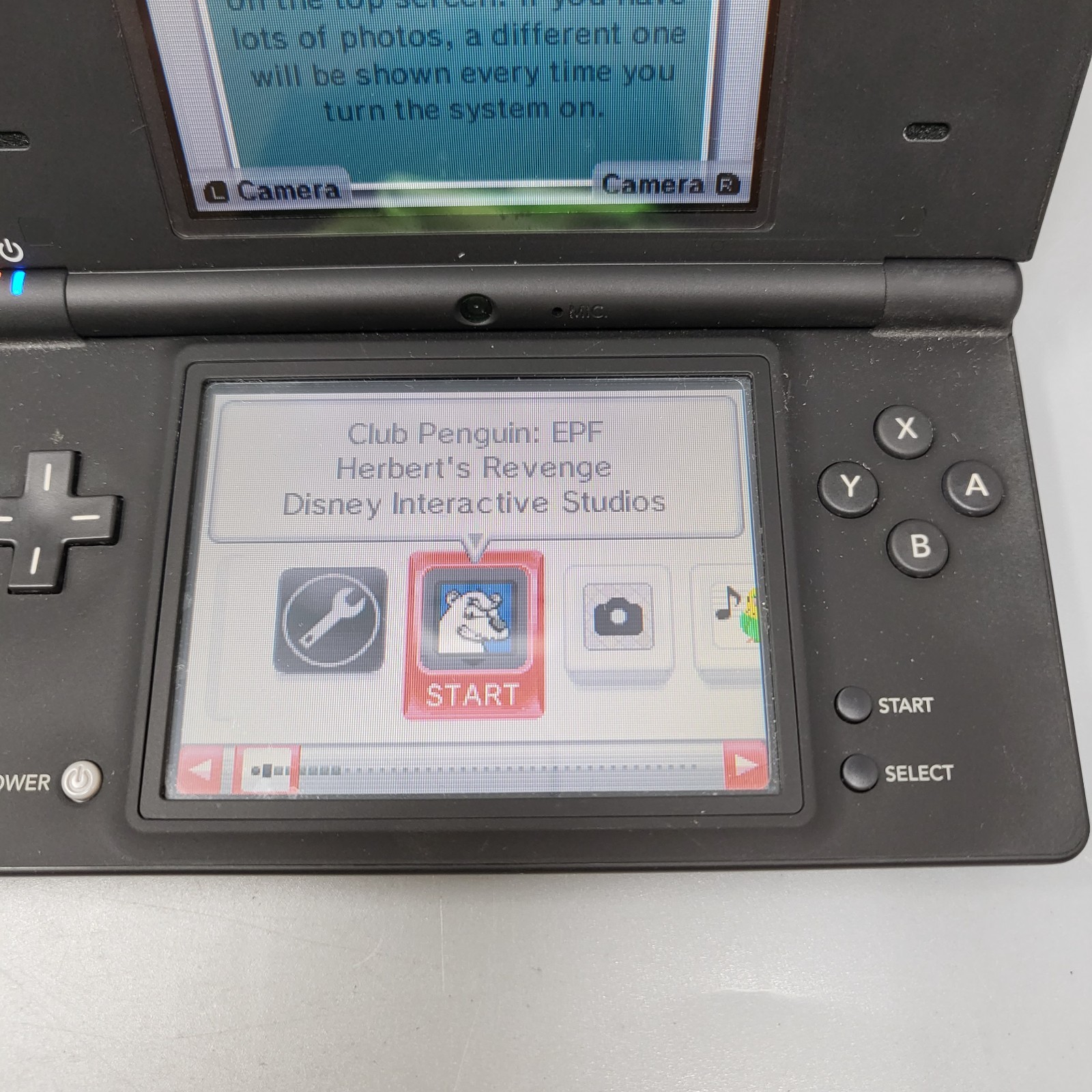 Nintendo DSi Matte Black Console + Stylus + Club Penguin Game Tested Working