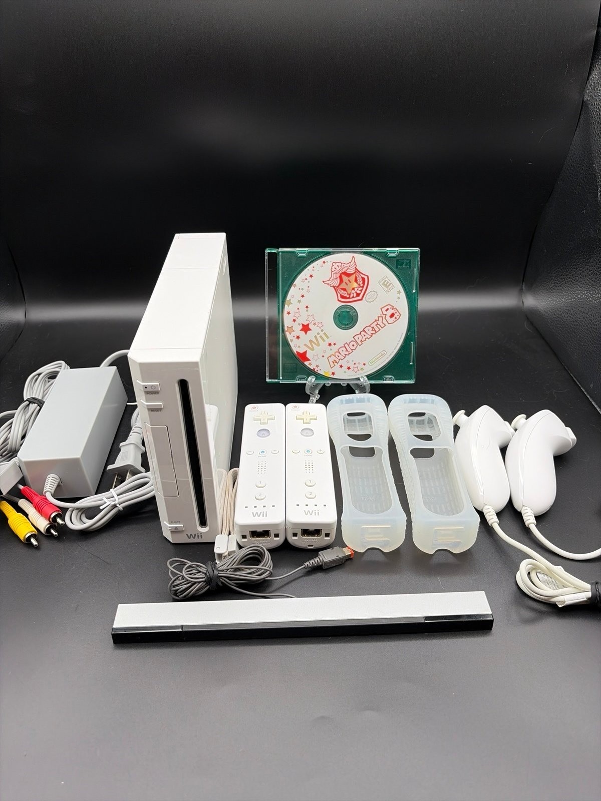 Nintendo Wii GameCube compatible model RVL-001 bundle with Mario Party 8 tested