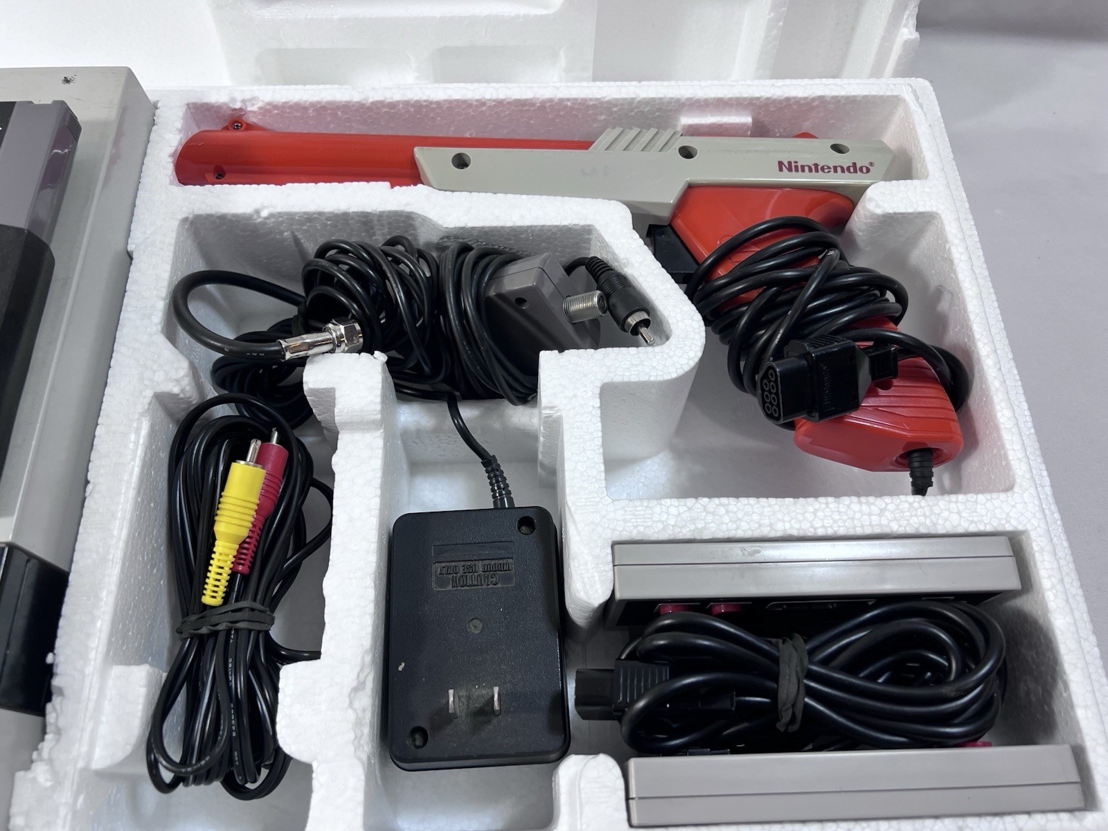 NES Nintendo Entertainment System Action Set Home Console Complete In Box CIB
