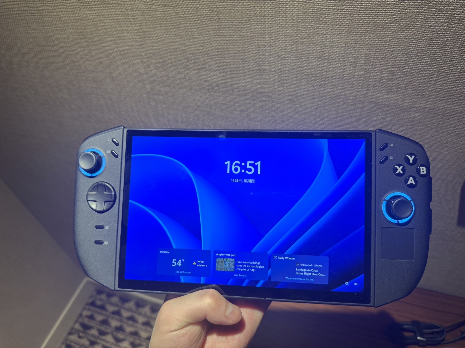 Legion Go 2 with Z2 Extreme, 32 GB RAM, 1TB HD, OLED (In Hand)