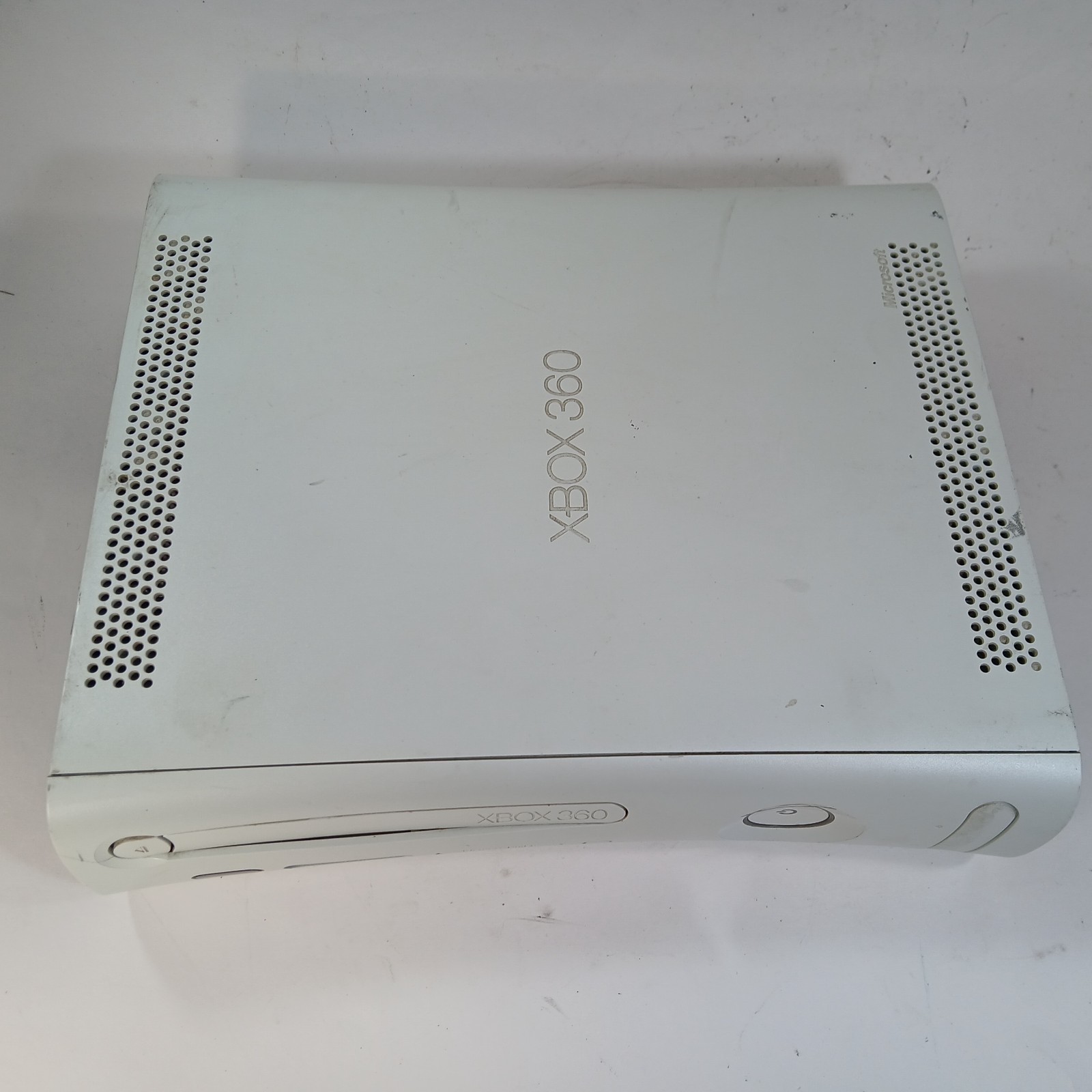 Xbox 360 White CONSOLE ONLY – NO HARD DRIVE – WORKS (disc tray sticks sometimes)