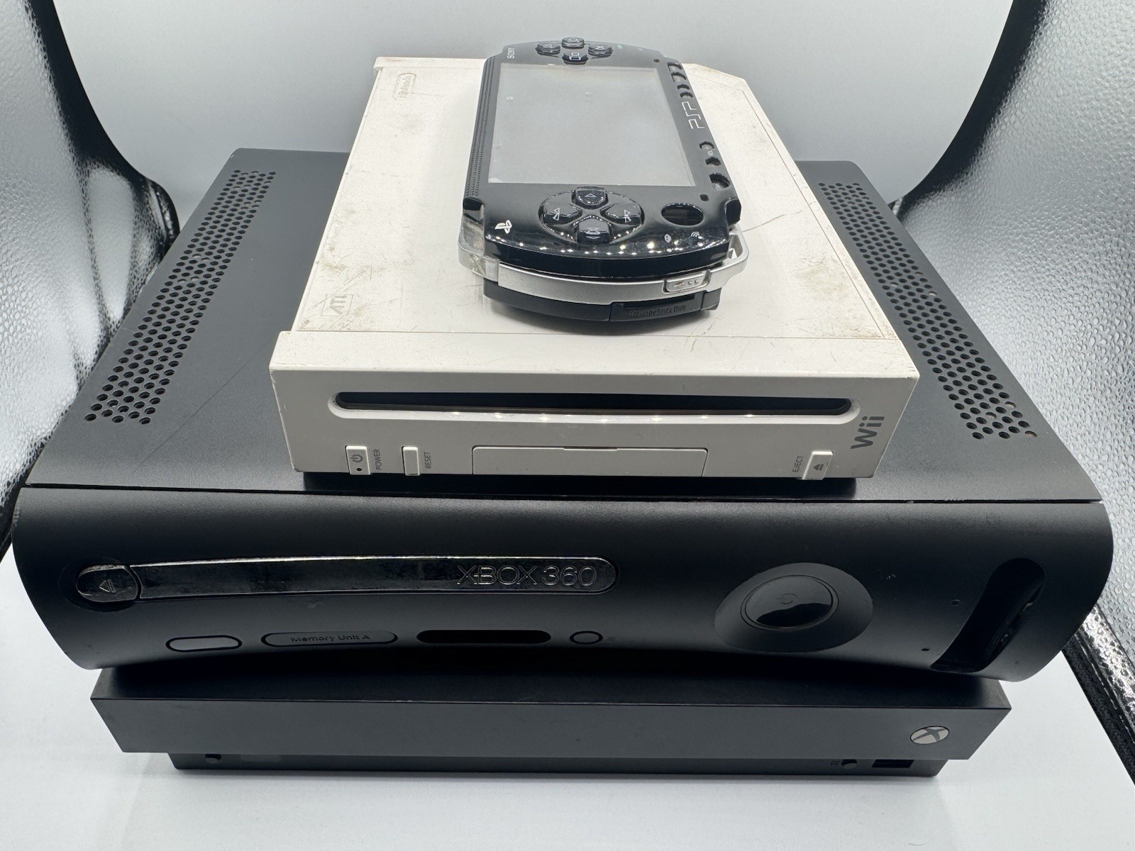 Video Game Consoles For Repair Or Parts Bundle Xbox 360 , Xbox One X, Wii , PSP