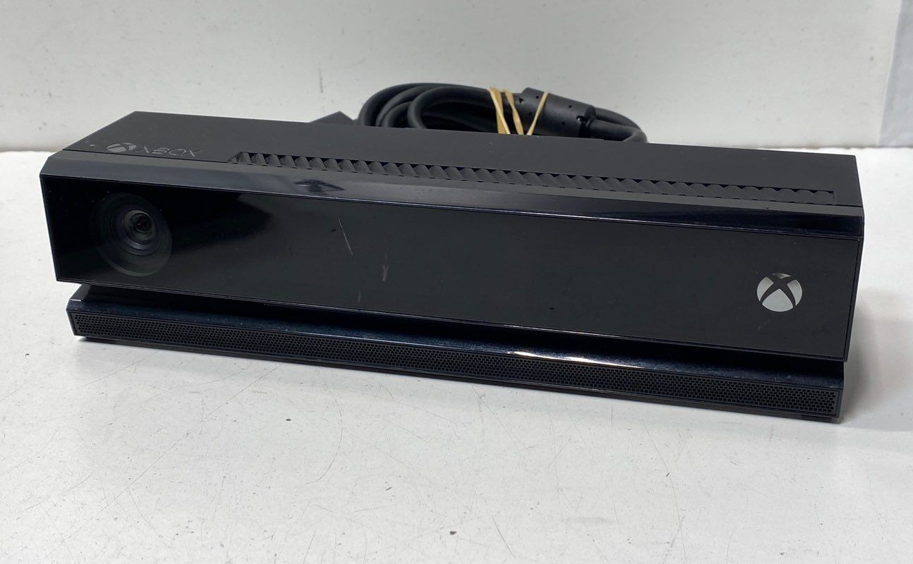 Microsoft Xbox One Console 1540 Kinect White Controller Bundle For Parts