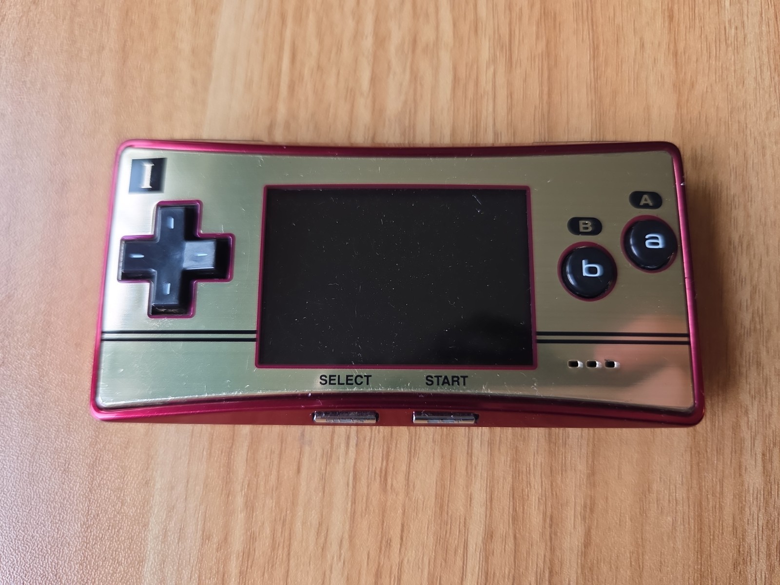 Nintendo Game Boy Micro 20th Anniversary Edition Famicom W/charger