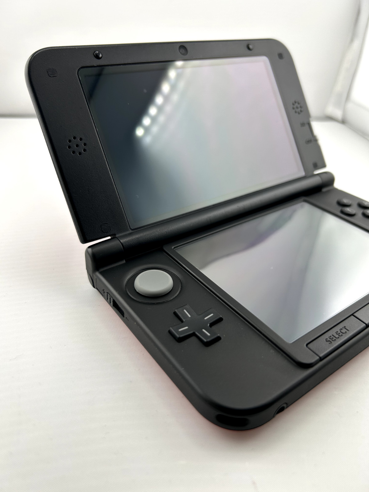 [A-rank] Nintendo 3DS LL XL consoleGore Magala Black with Charger/Stylus