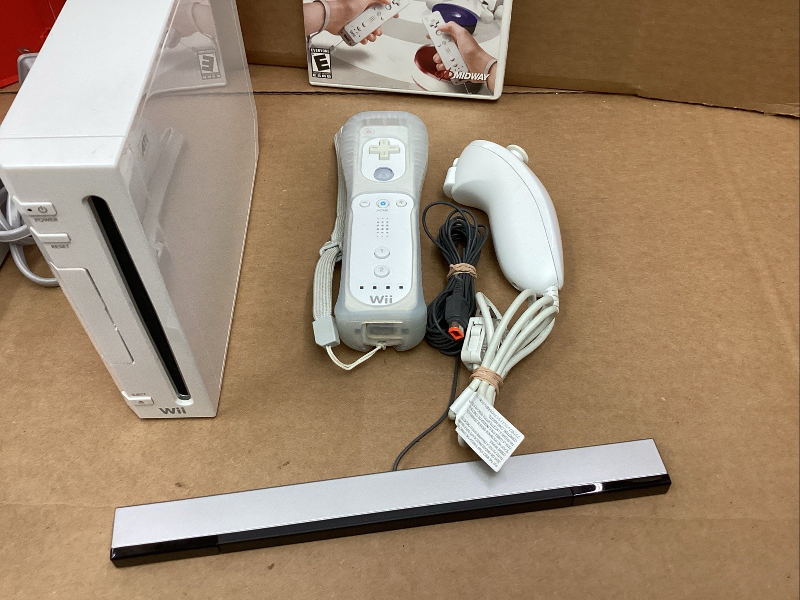 Nintendo Wii Console Bundle WII Console Controllers Charger WII PLAY GAME #5