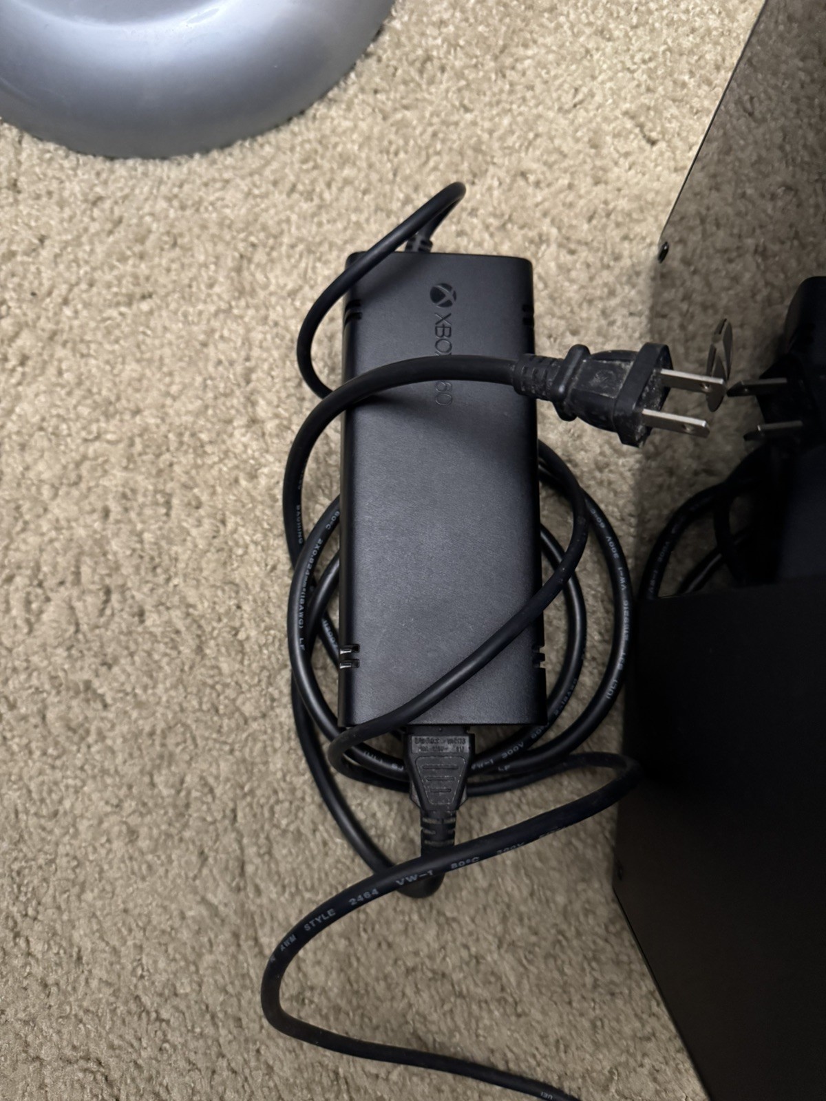 Microsoft Xbox 360 E – Model 1538 – W/ 6 GAMES COD, RDR, and more